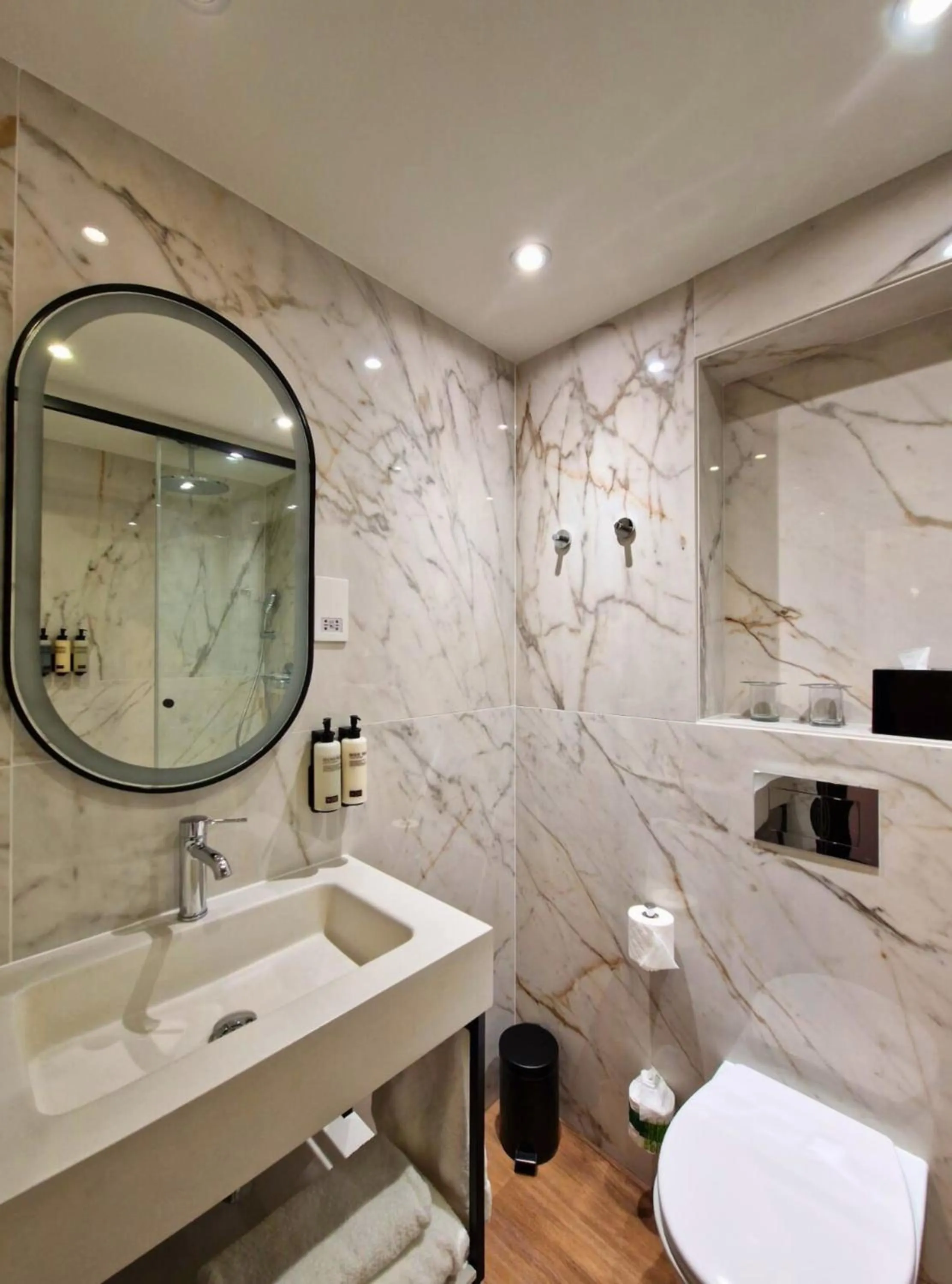 Shower in H10 London Waterloo