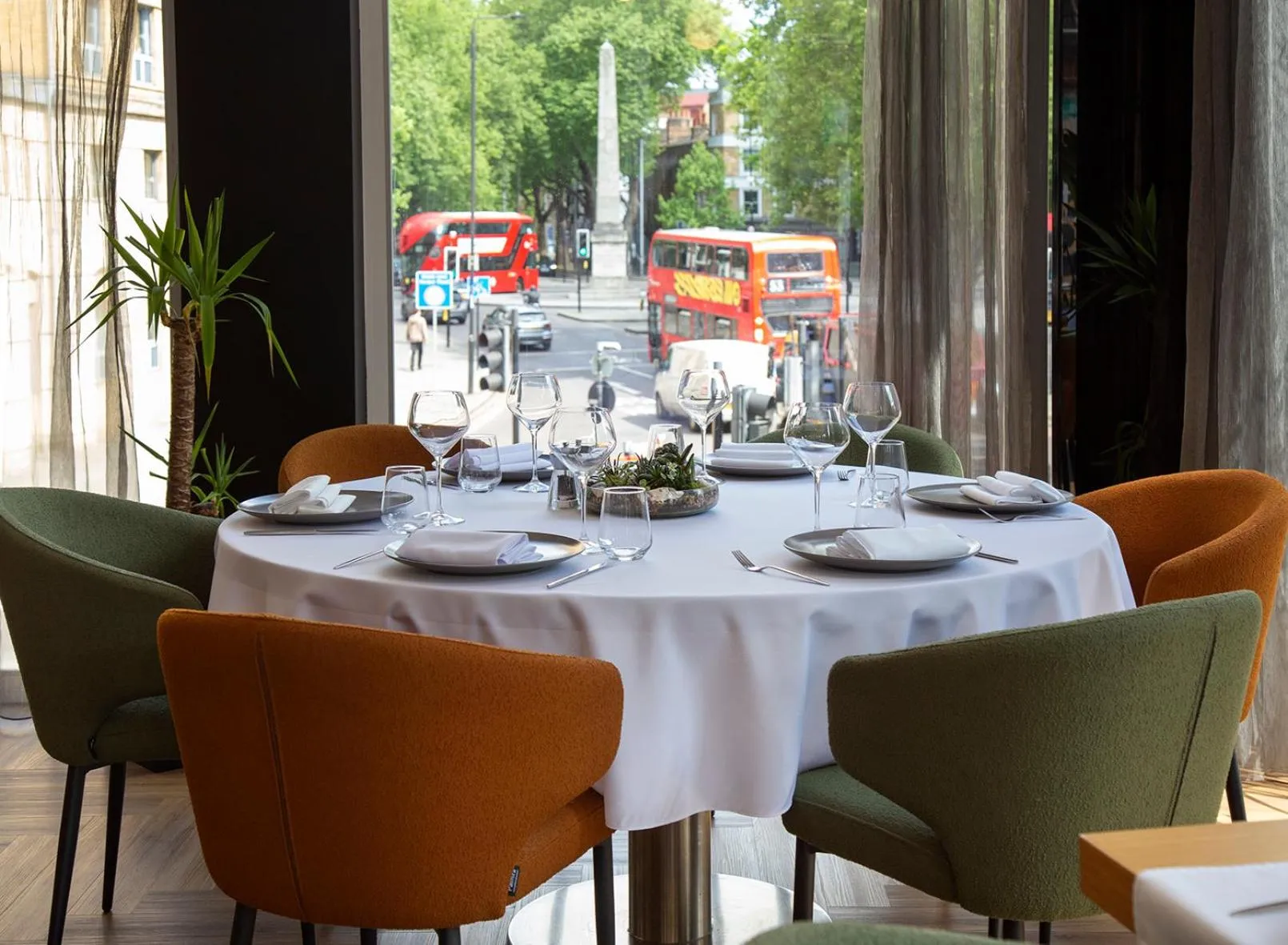 Restaurant/places to eat in H10 London Waterloo