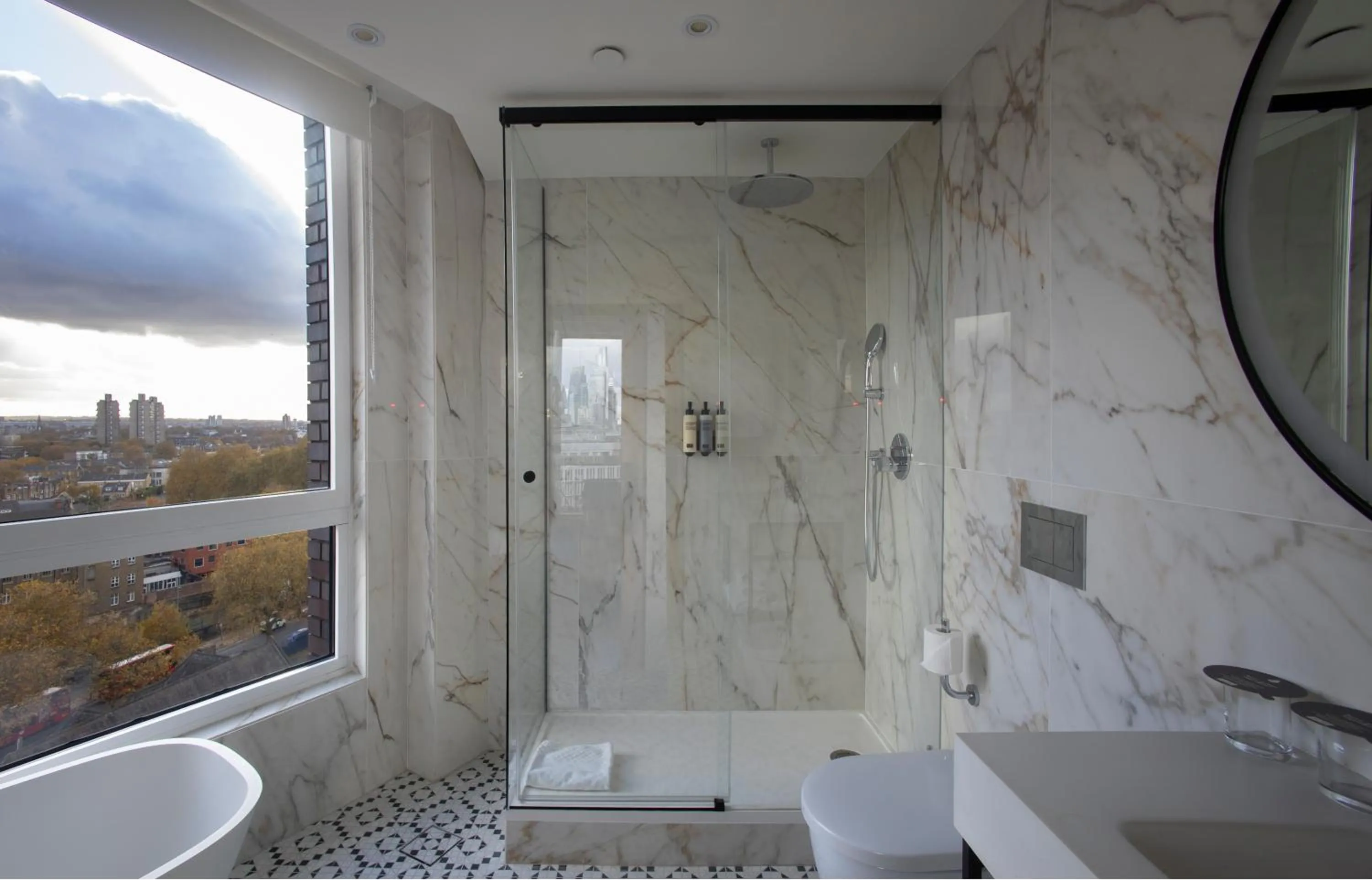 Shower in H10 London Waterloo