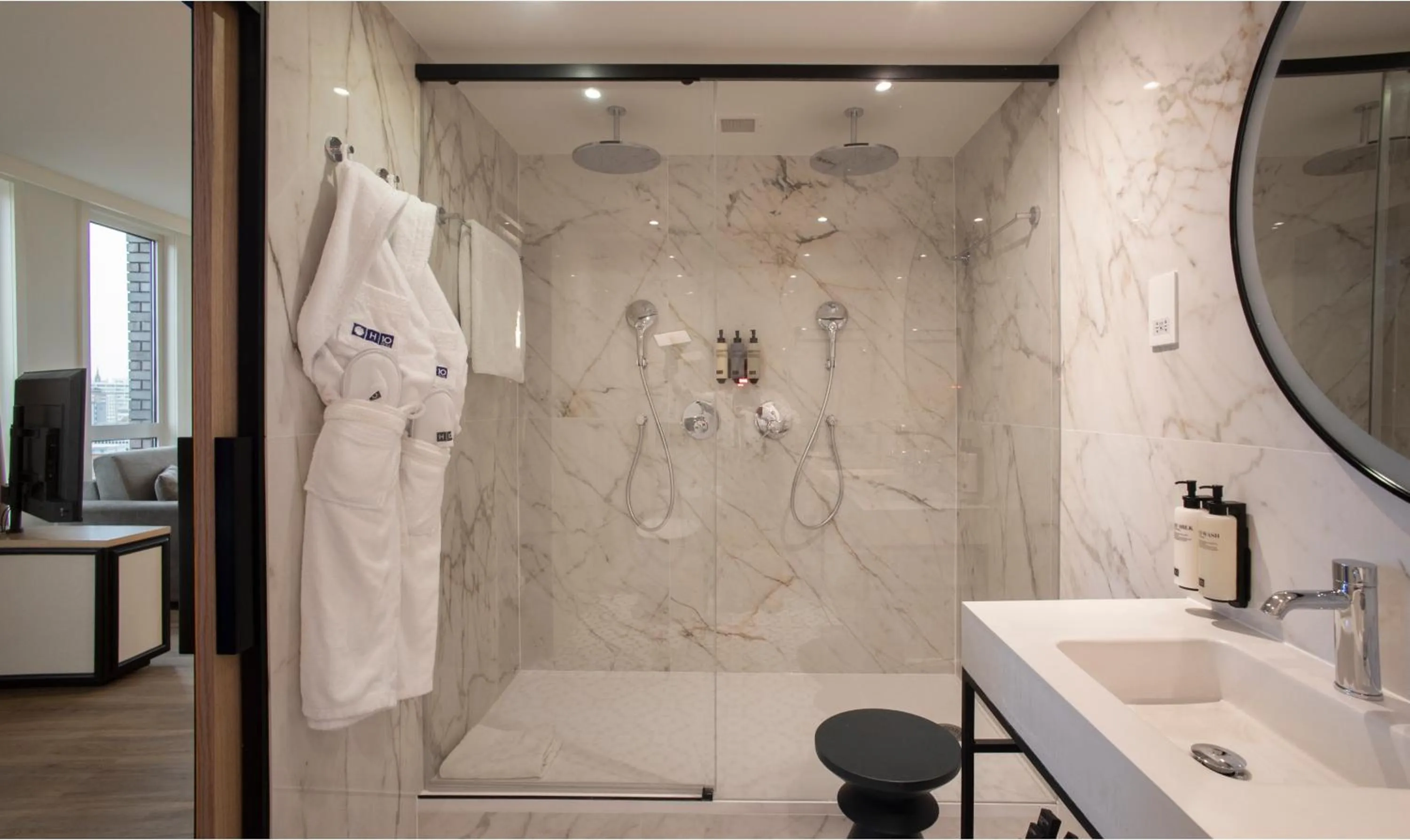 Shower in H10 London Waterloo