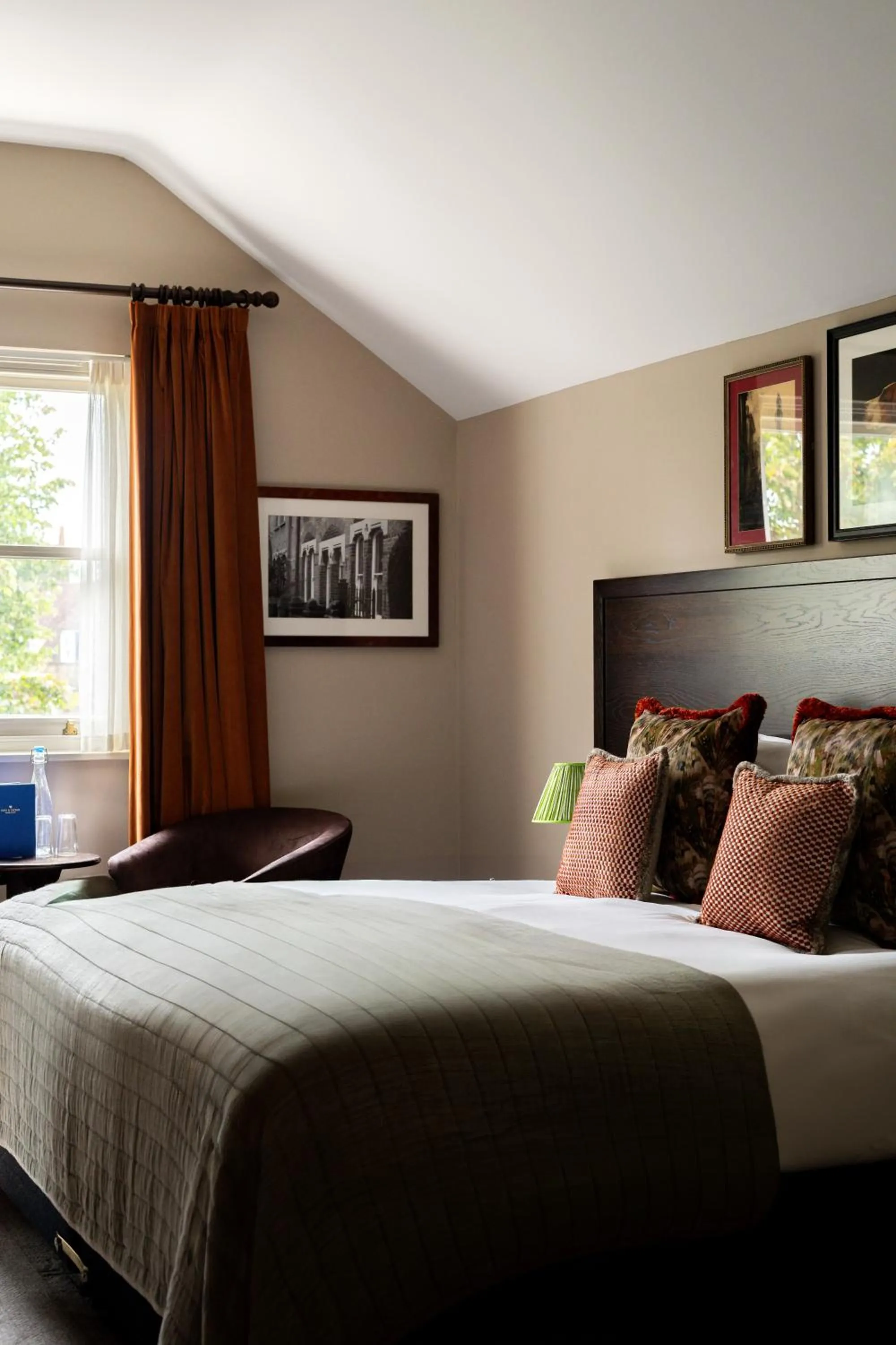 Bedroom, Bed in Rose And Crown Hotel