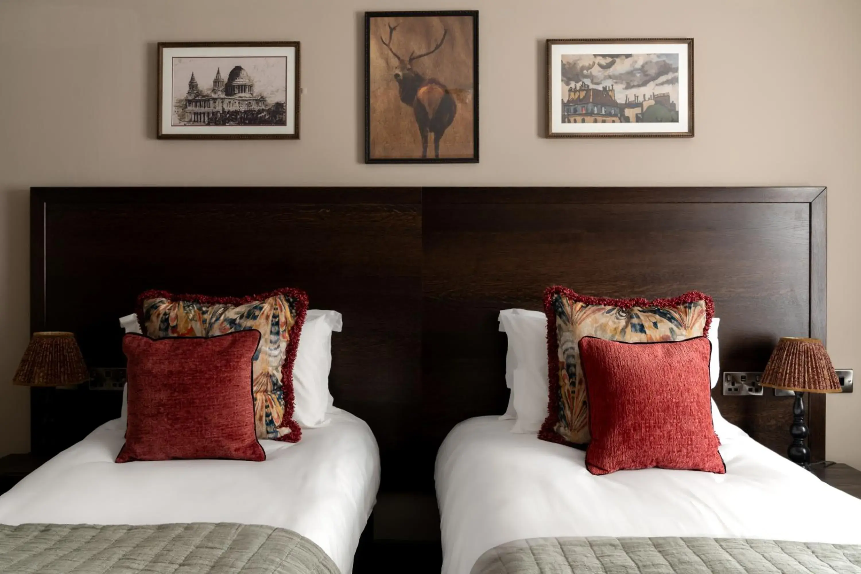 Twin Room in Rose And Crown Hotel Twin Room in Rose And Crown Hotel