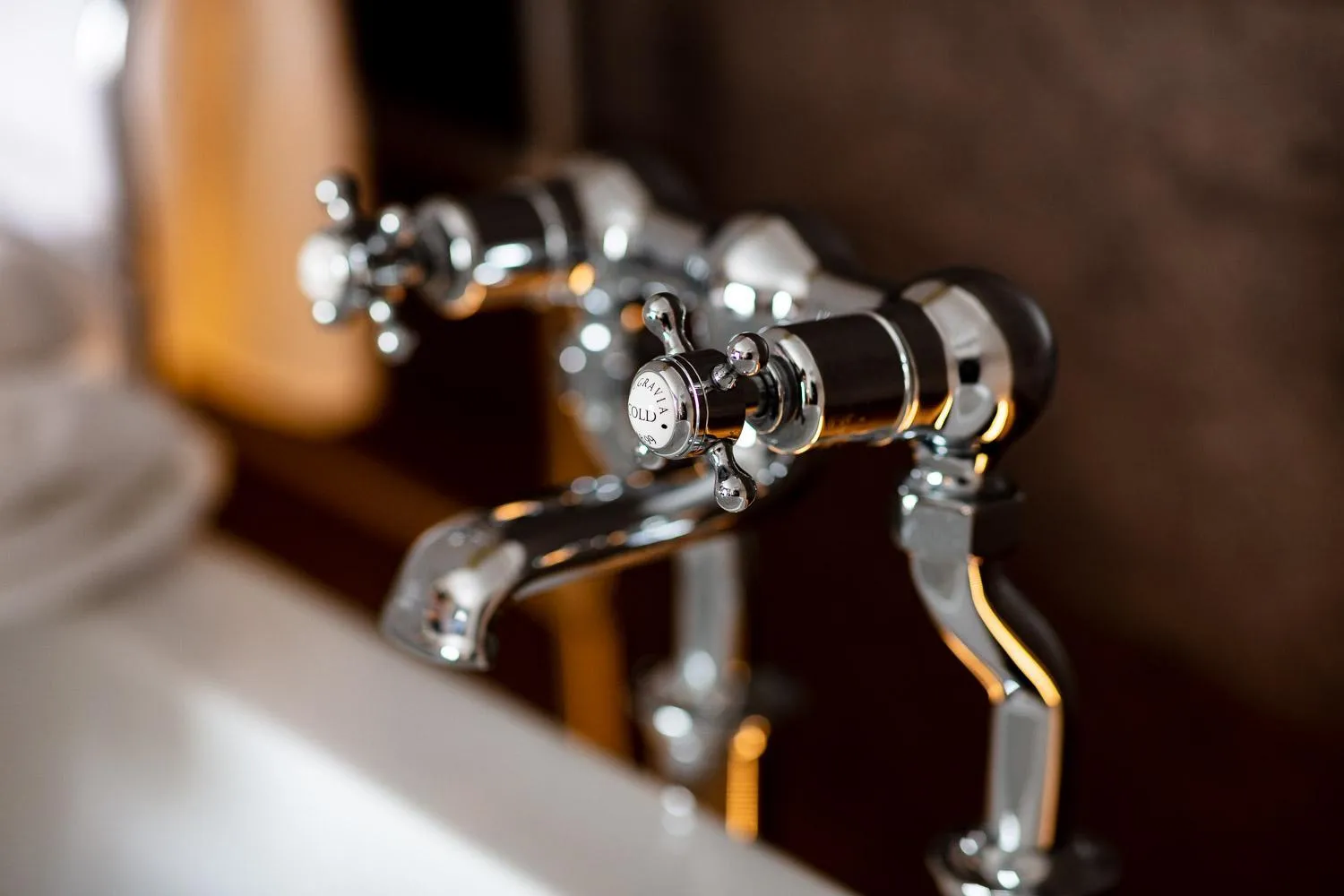 Shower in Rose And Crown Hotel