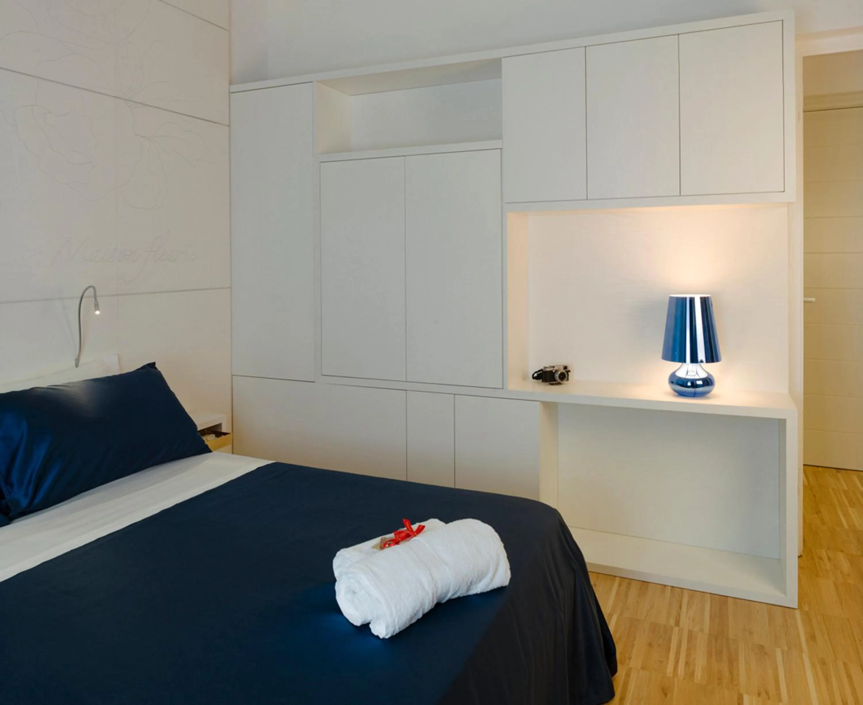 Photo of the whole room, Bed in Maison Fleurie