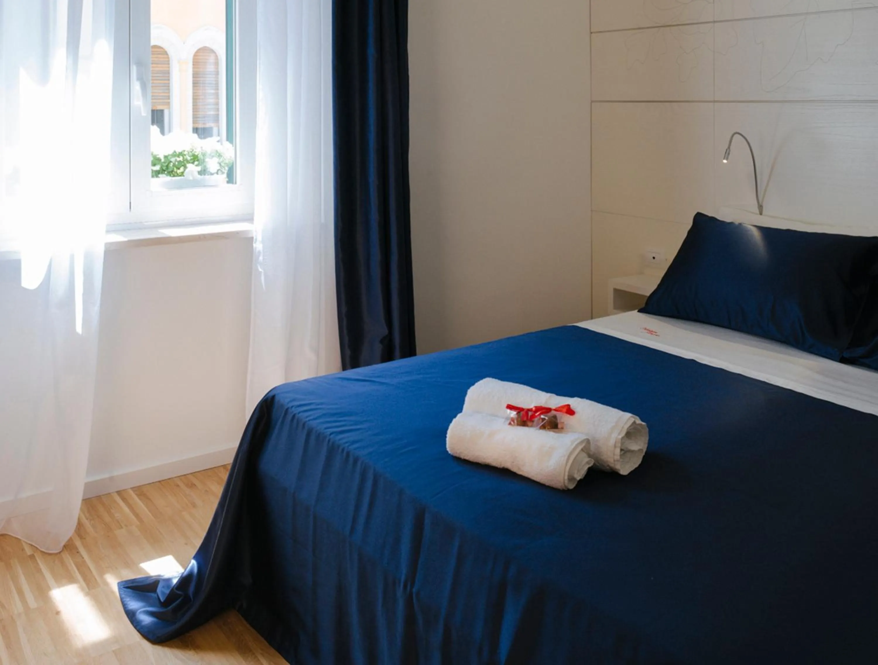 Photo of the whole room, Bed in Maison Fleurie