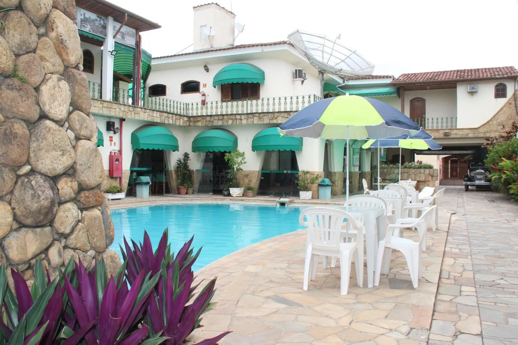 Pool view in Hotel Chalé São Jorge