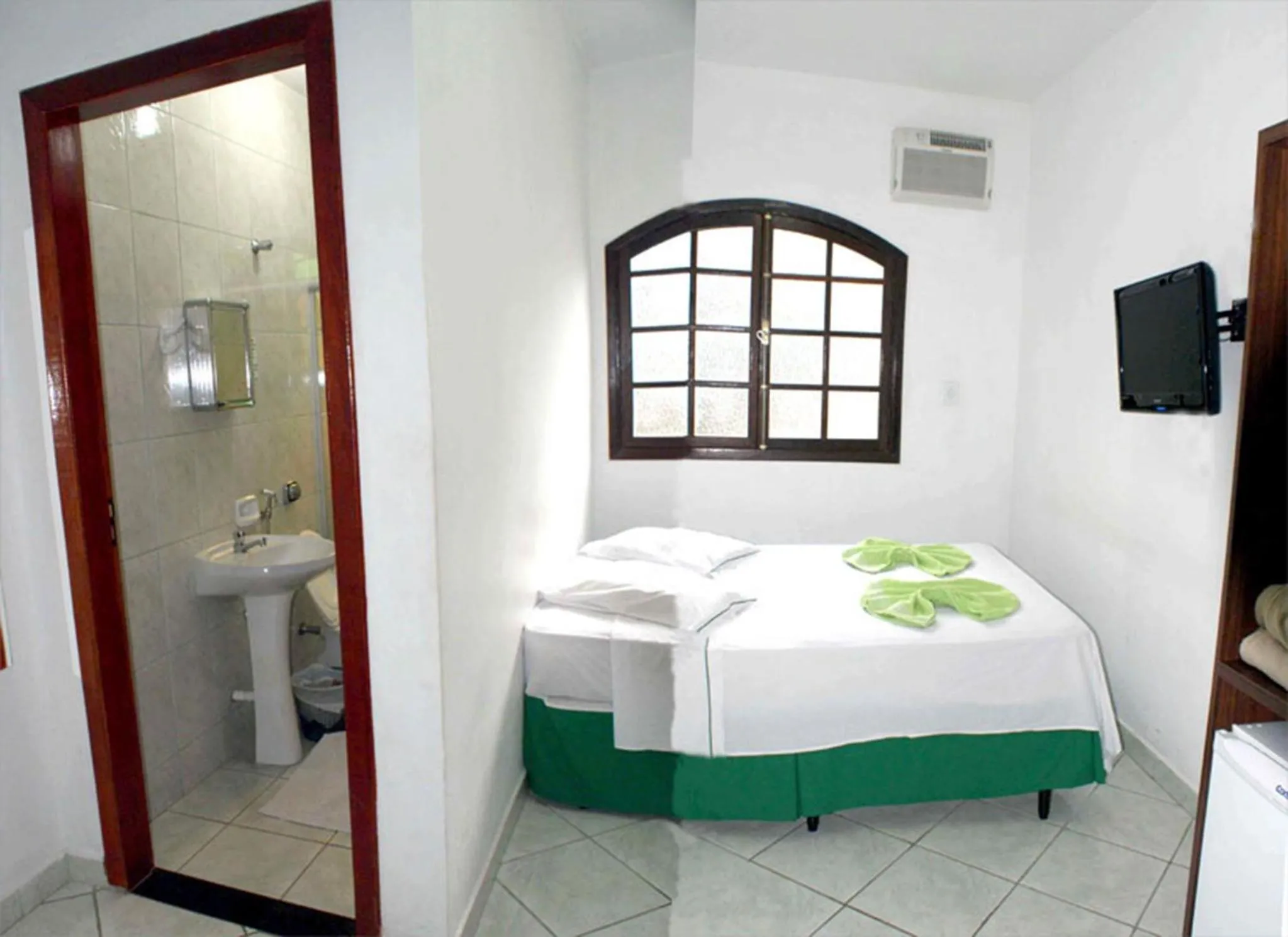Bedroom, Bed in Hotel Chalé São Jorge
