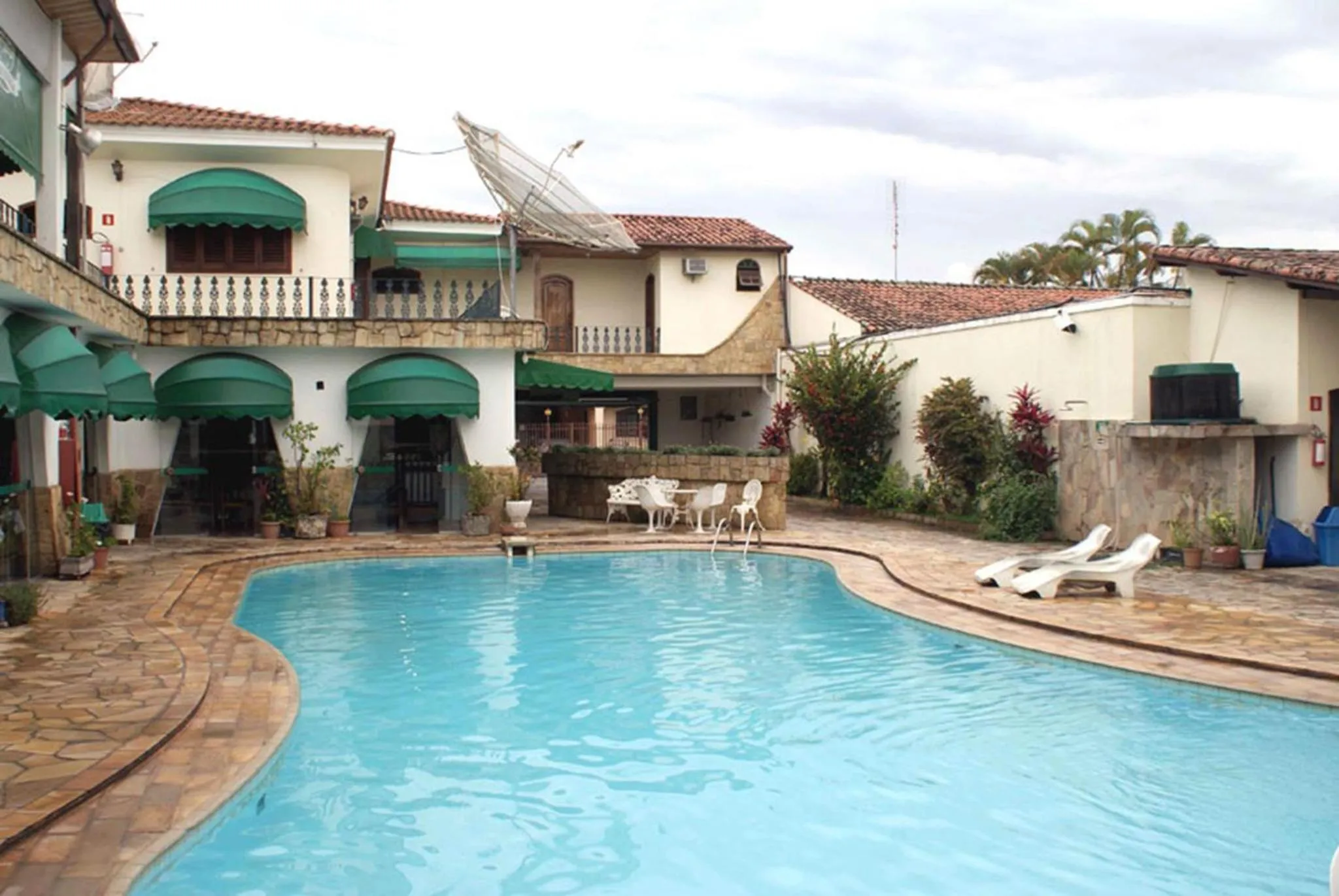 Swimming pool in Hotel Chalé São Jorge