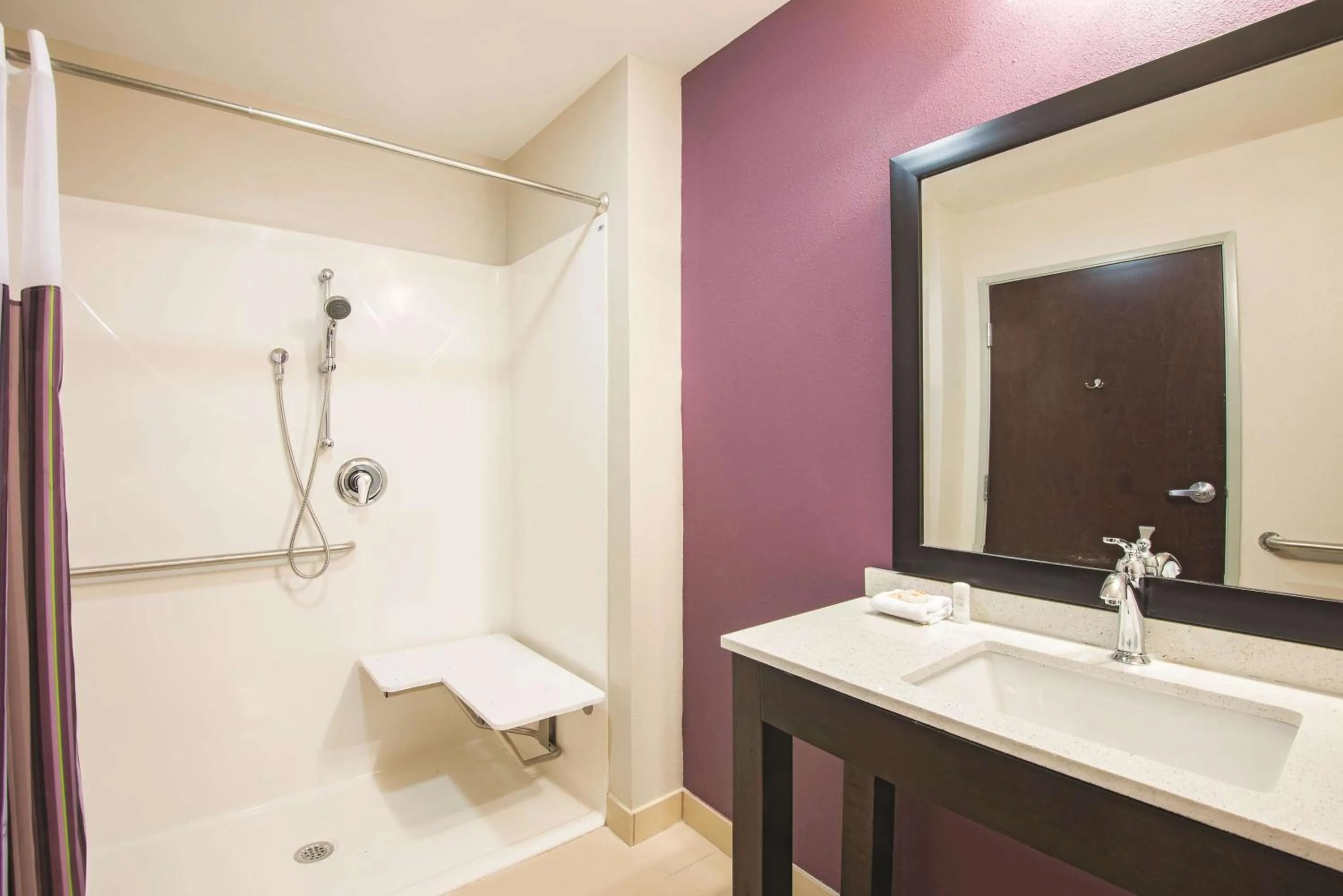 Photo of the whole room in La Quinta by Wyndham York