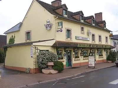Facade/entrance in Logis Auberge À La Tête De Lard