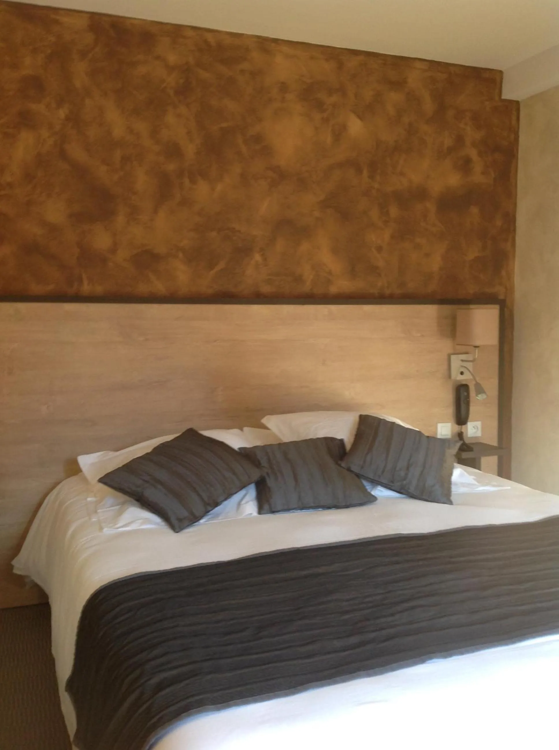 Bedroom, Bed in Logis Auberge À La Tête De Lard