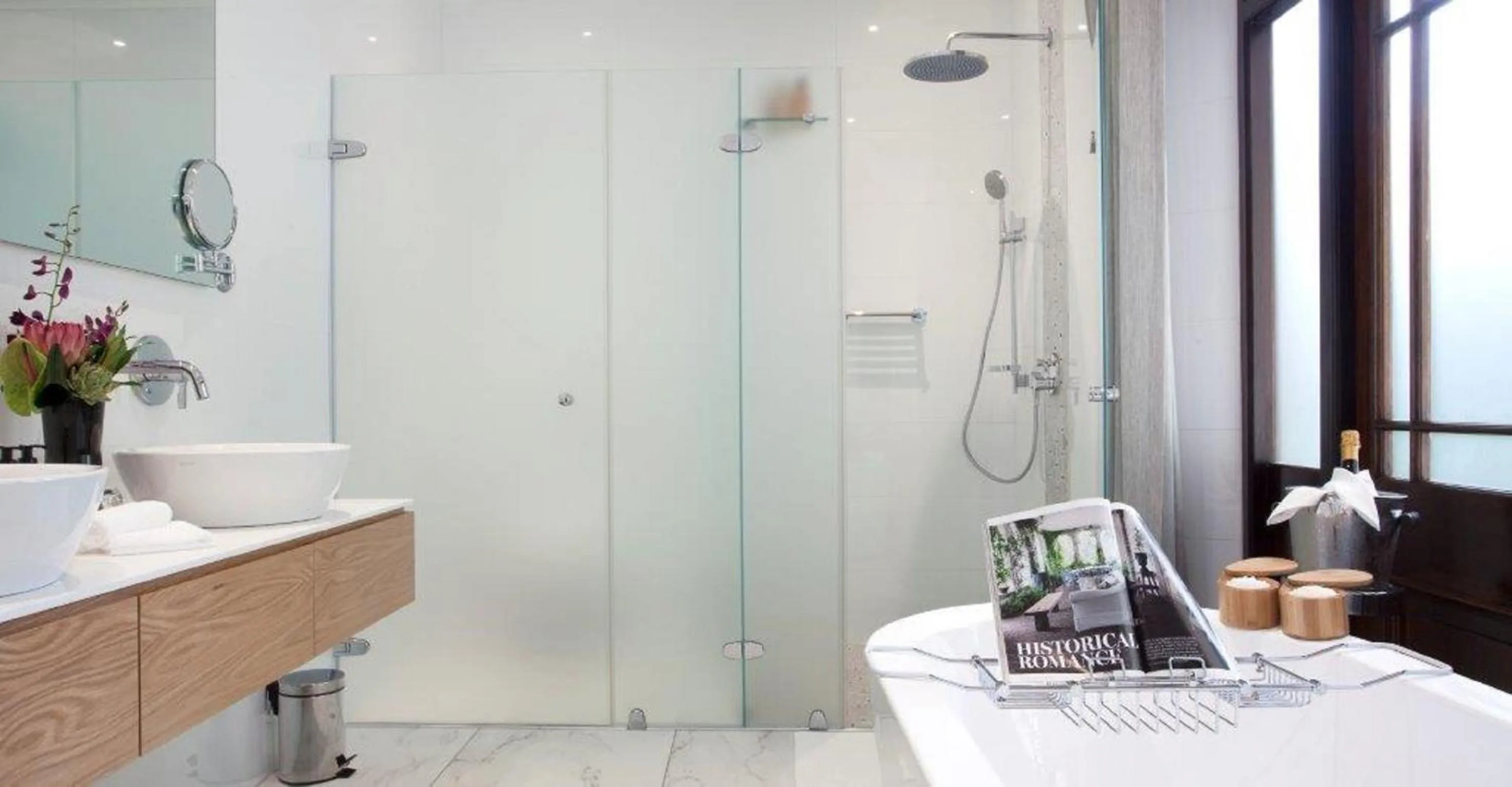 Shower in ASARA Wine Estate & Hotel