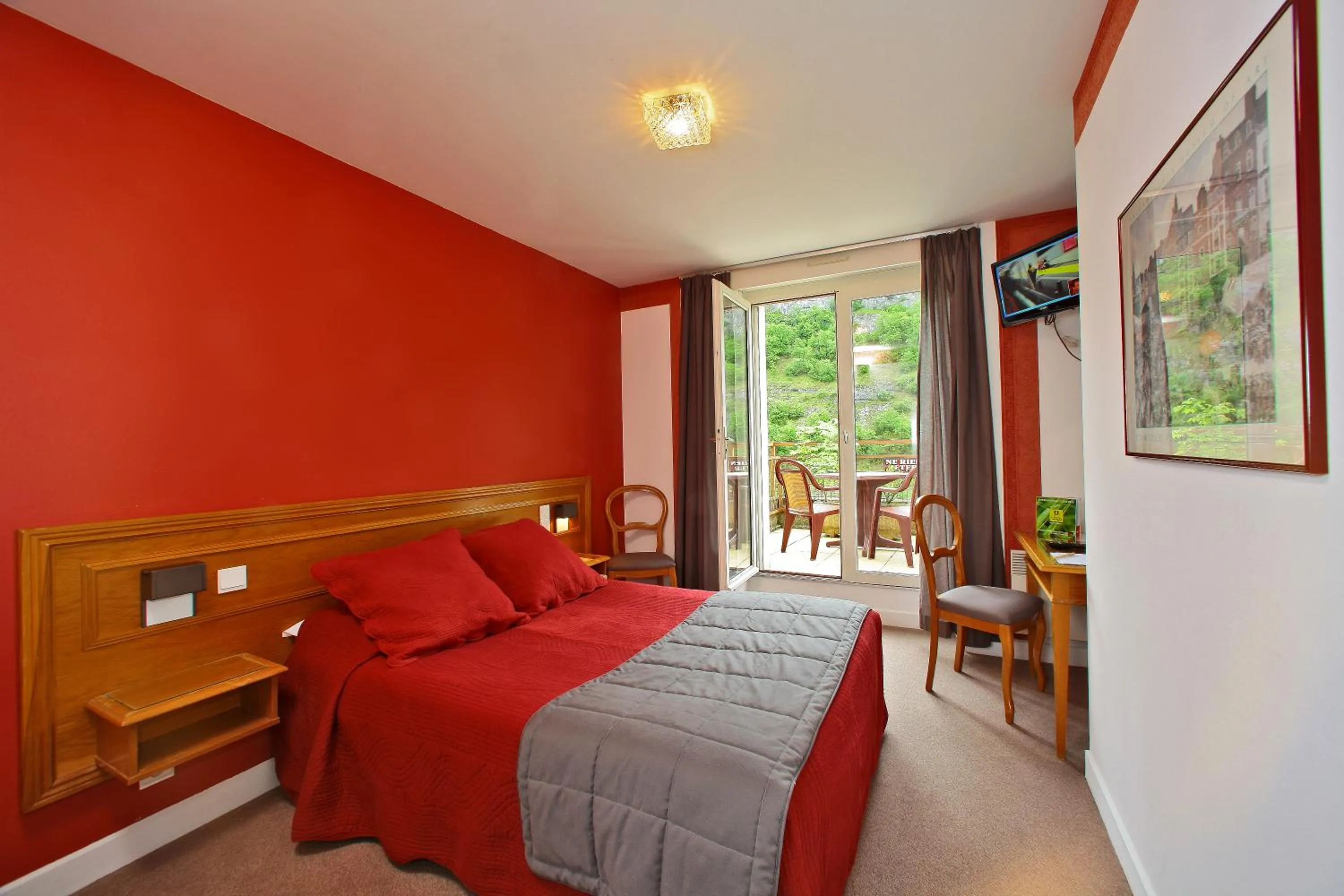 Photo of the whole room in Le Terminus des Pèlerins