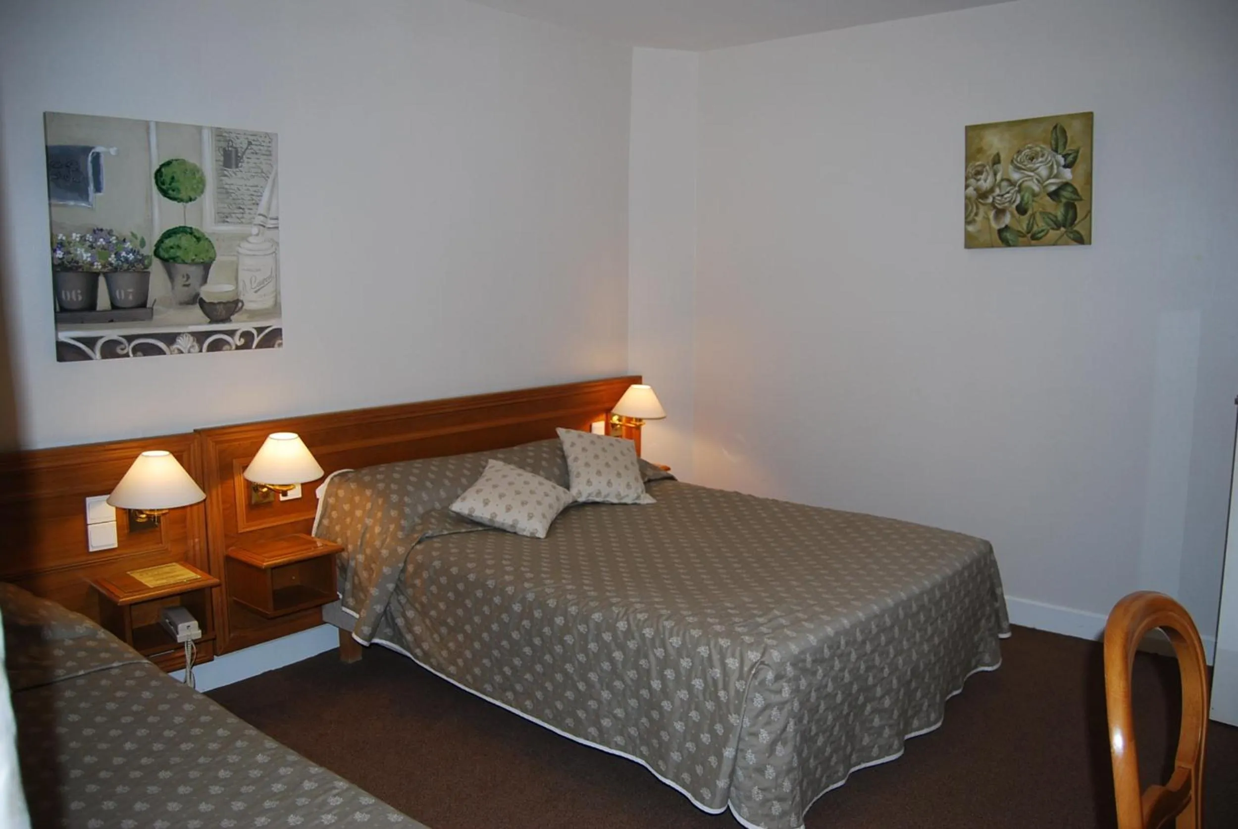 Photo of the whole room in Le Terminus des Pèlerins