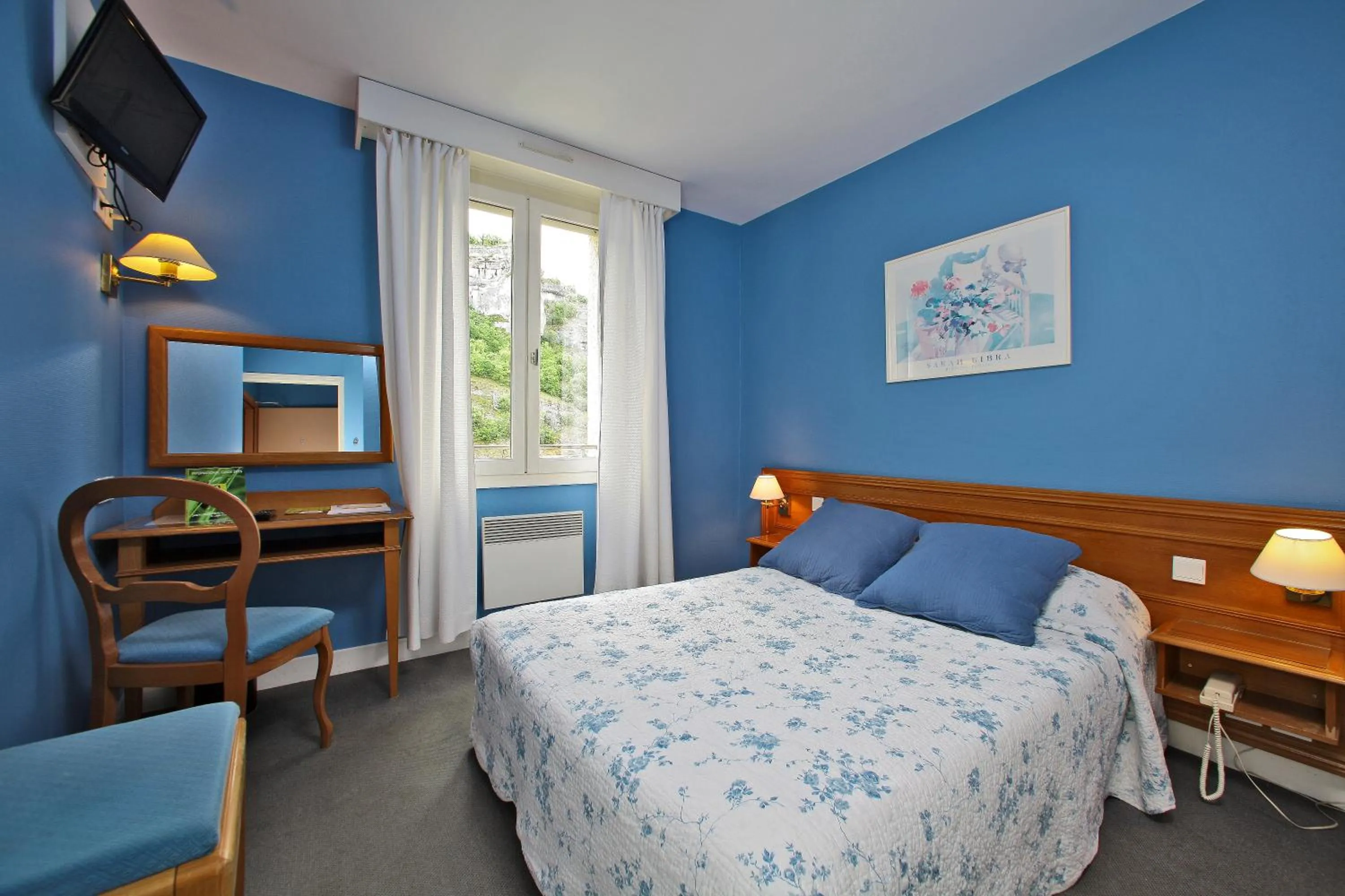 Photo of the whole room in Le Terminus des Pèlerins