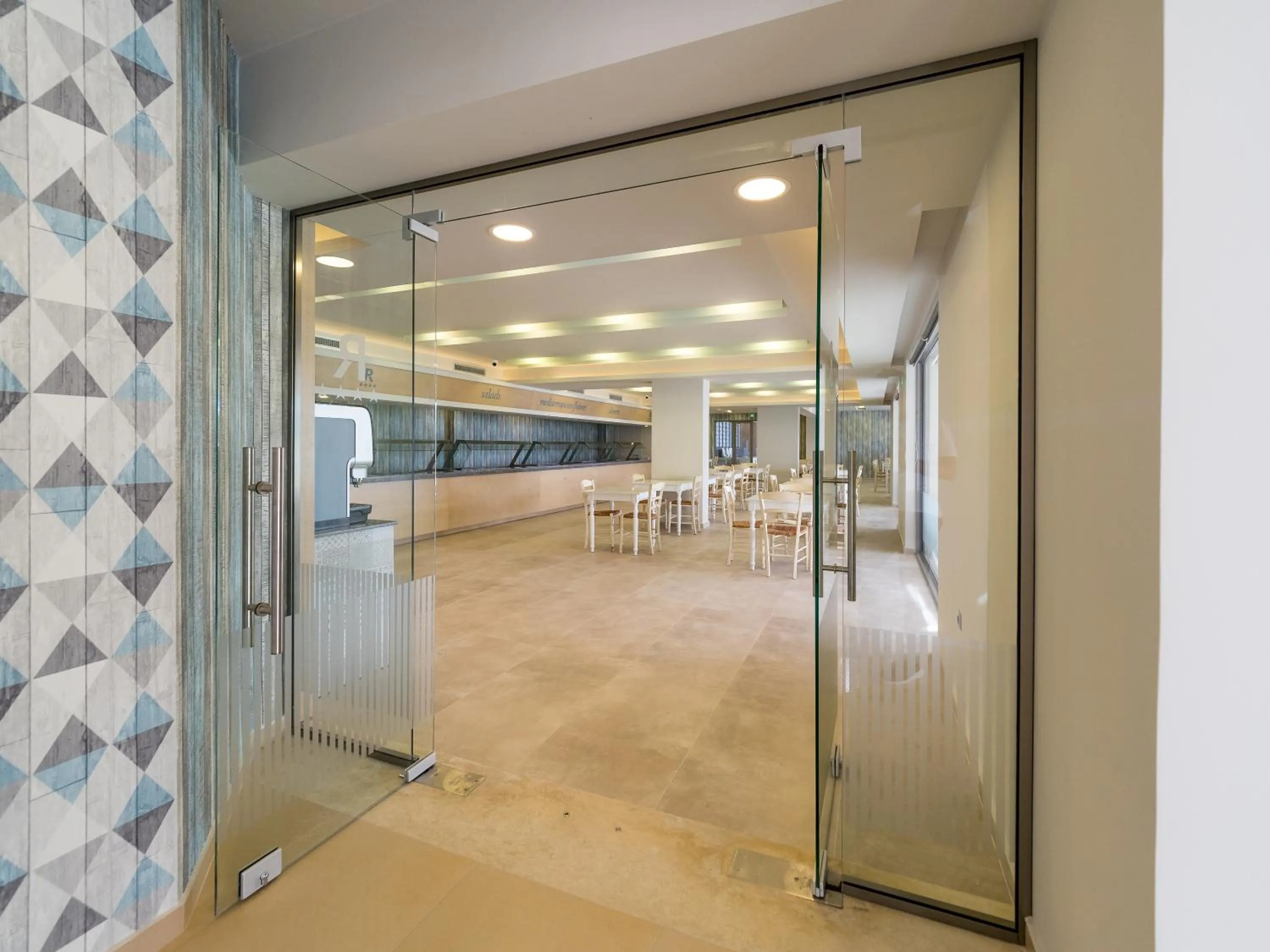 Restaurant/places to eat in Paradise Resort