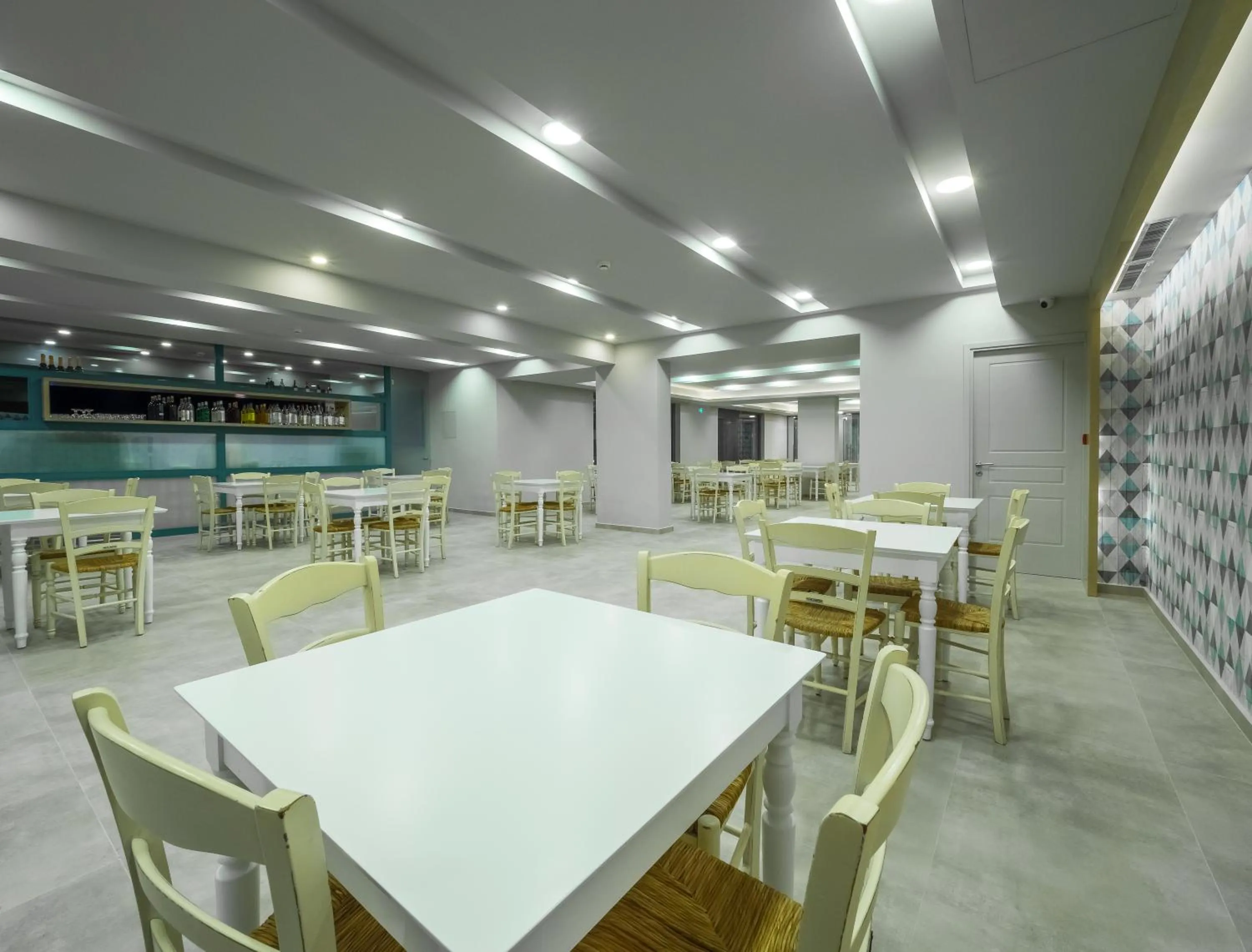 Restaurant/places to eat in Paradise Resort