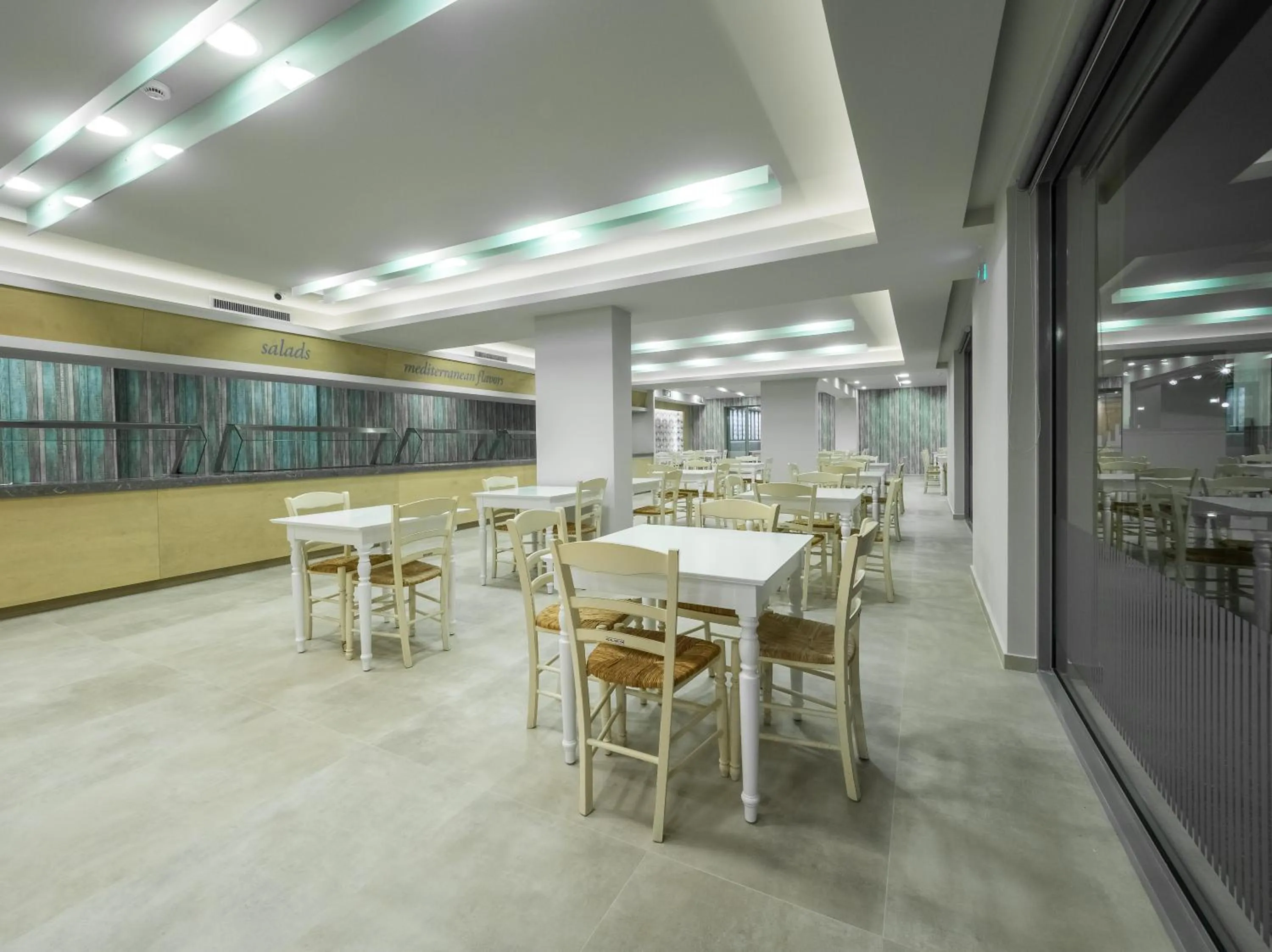 Restaurant/places to eat in Paradise Resort