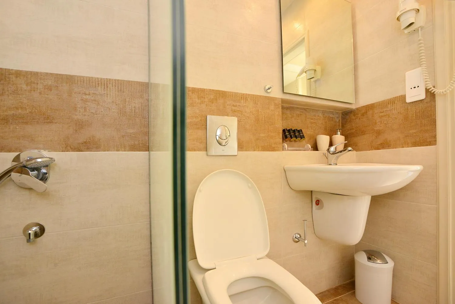 Toilet in Paradise Resort