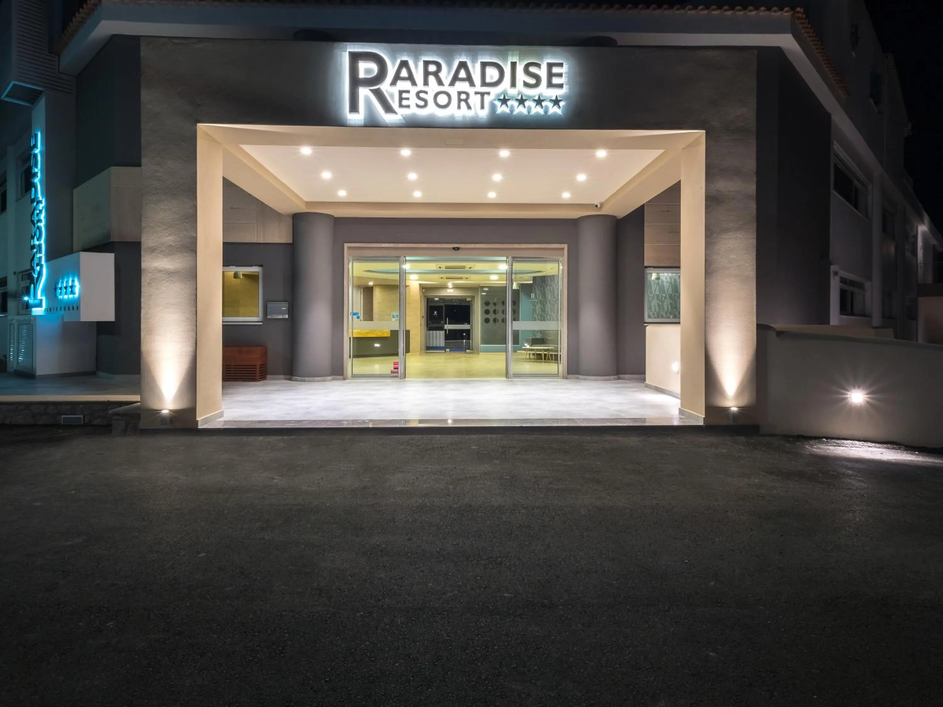 Facade/entrance in Paradise Resort