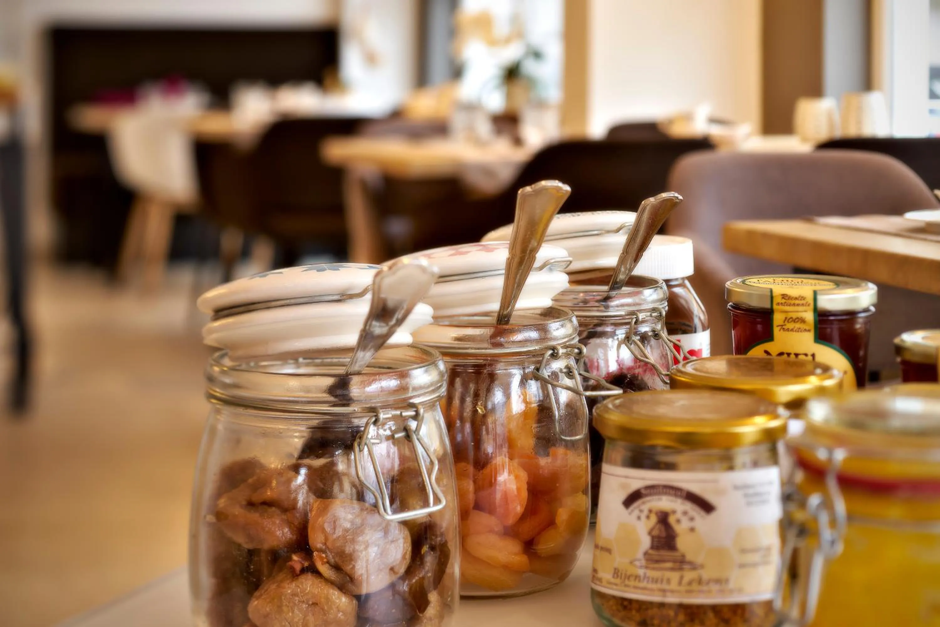 Restaurant/places to eat in ABC Hotel