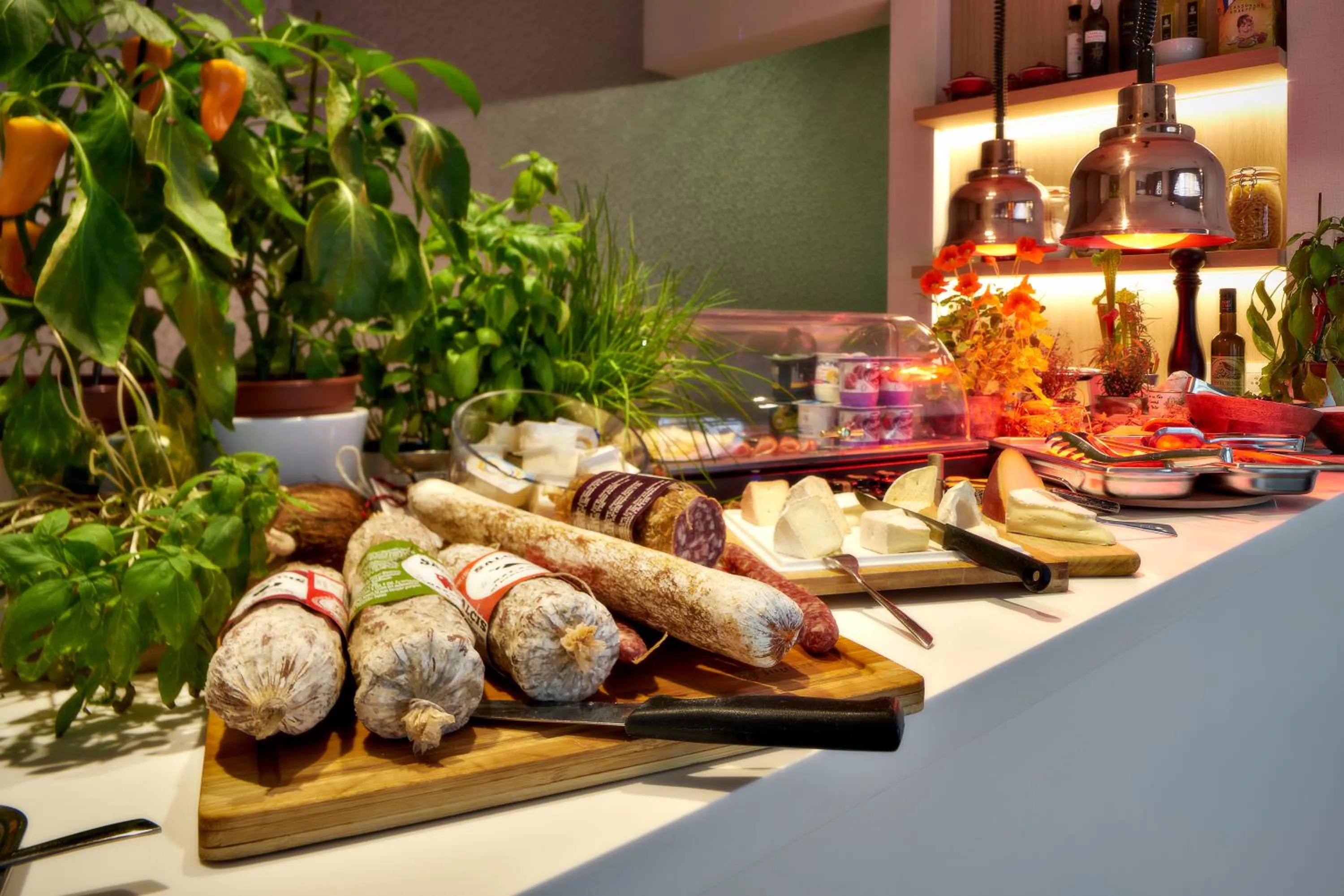 Restaurant/places to eat in ABC Hotel