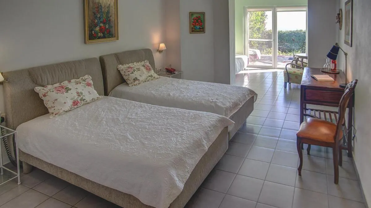 Triple Room with Sea View in Hotel Villa Sevasti