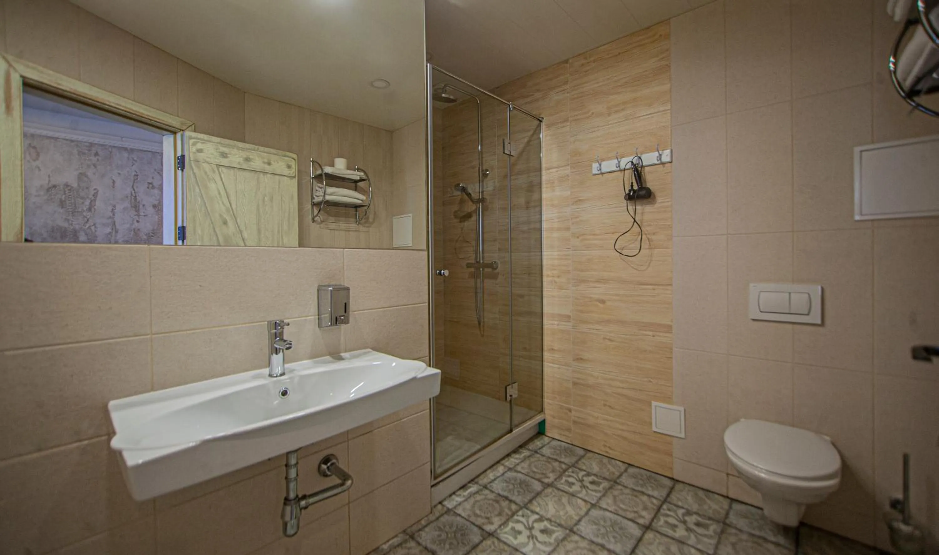Shower in Biplan Hotel