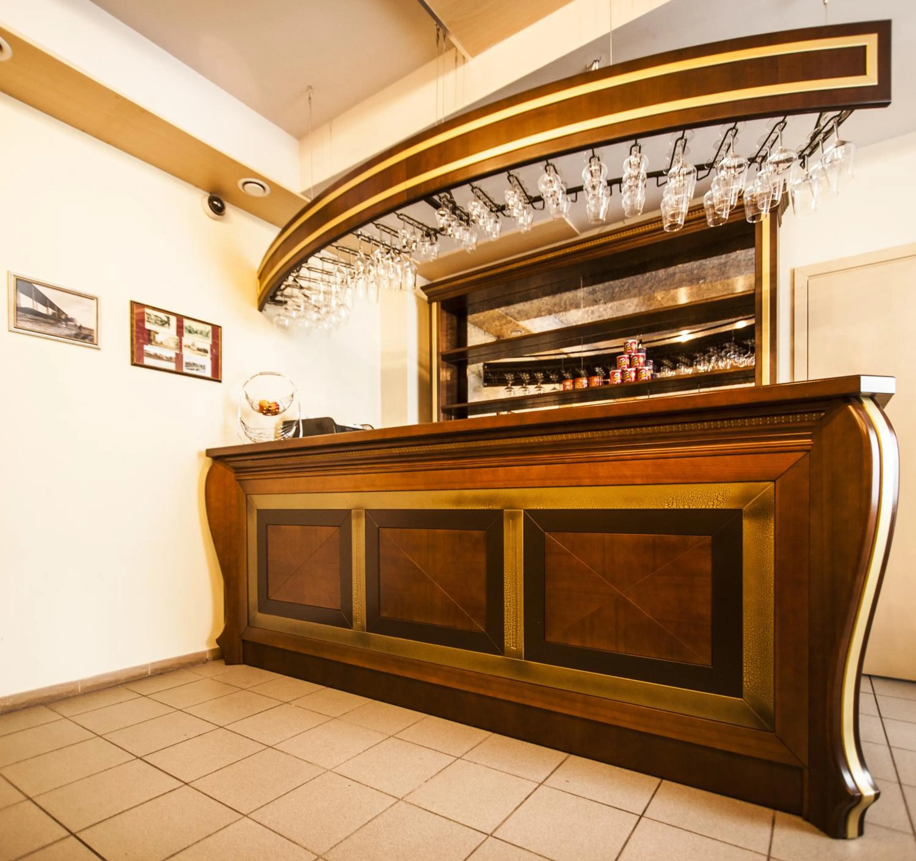 Restaurant/places to eat in Biplan Hotel