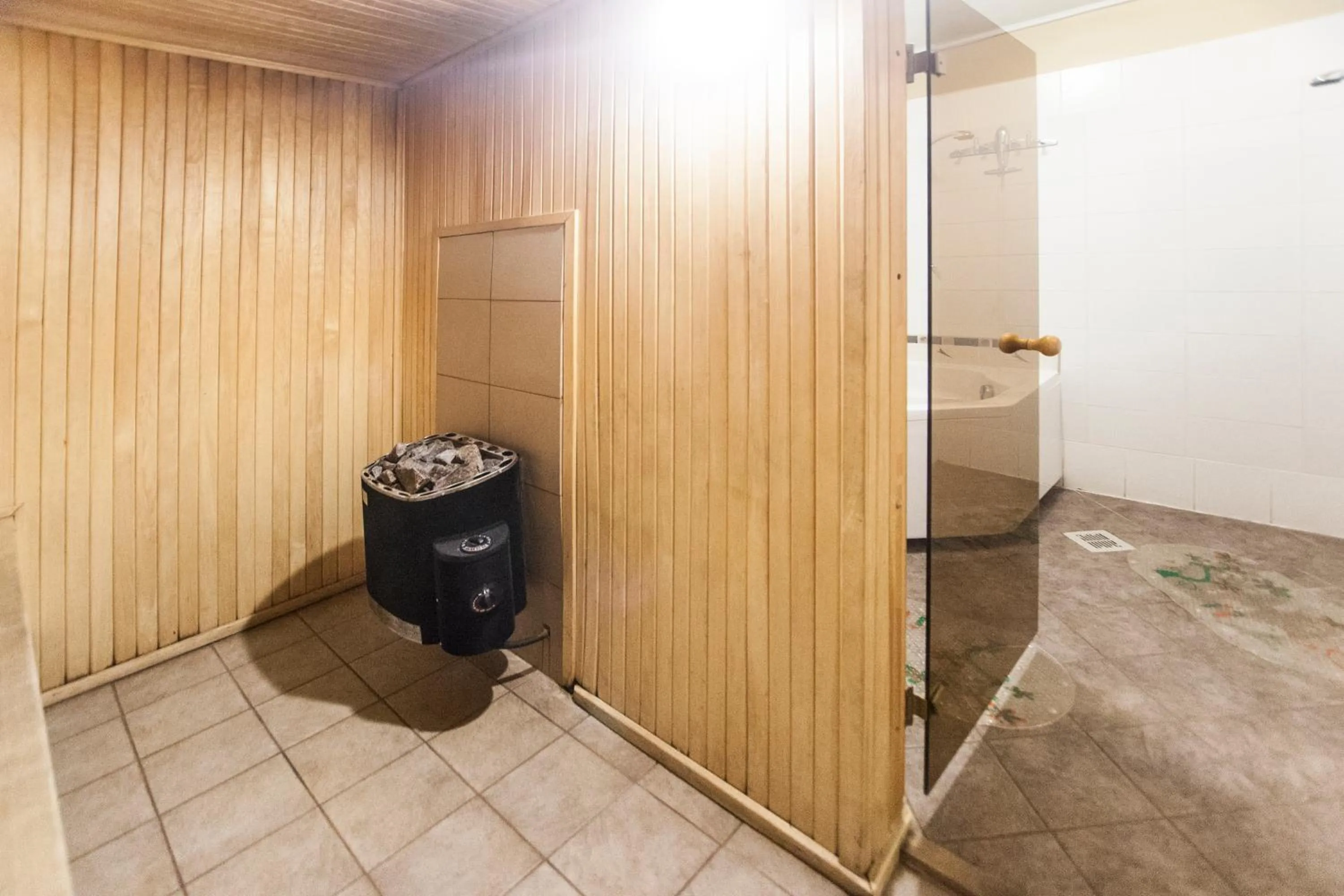 Hot Tub in Biplan Hotel