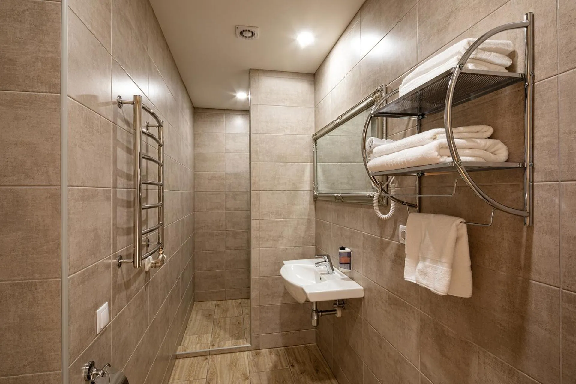 Bathroom in Biplan Hotel