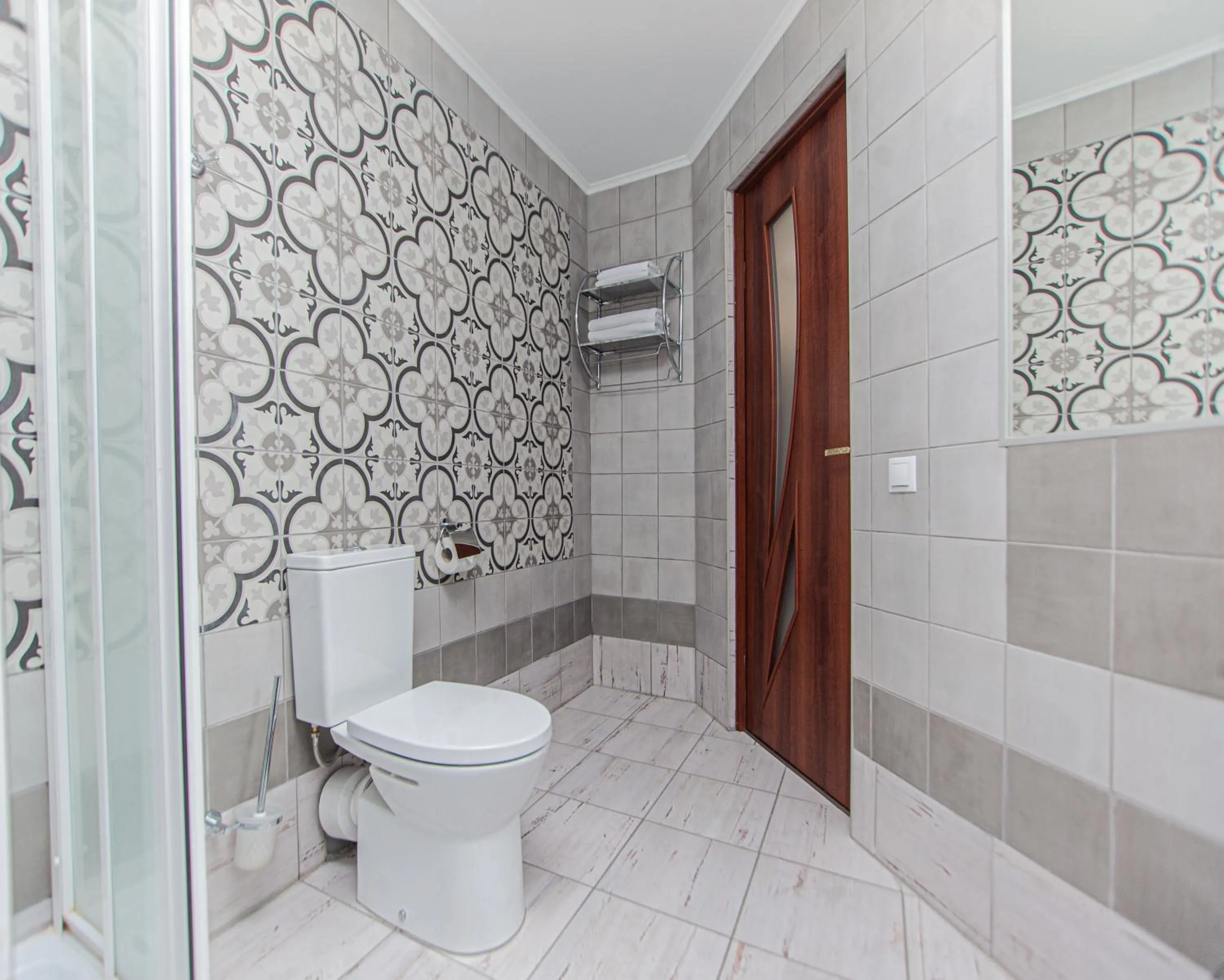 Shower in Biplan Hotel