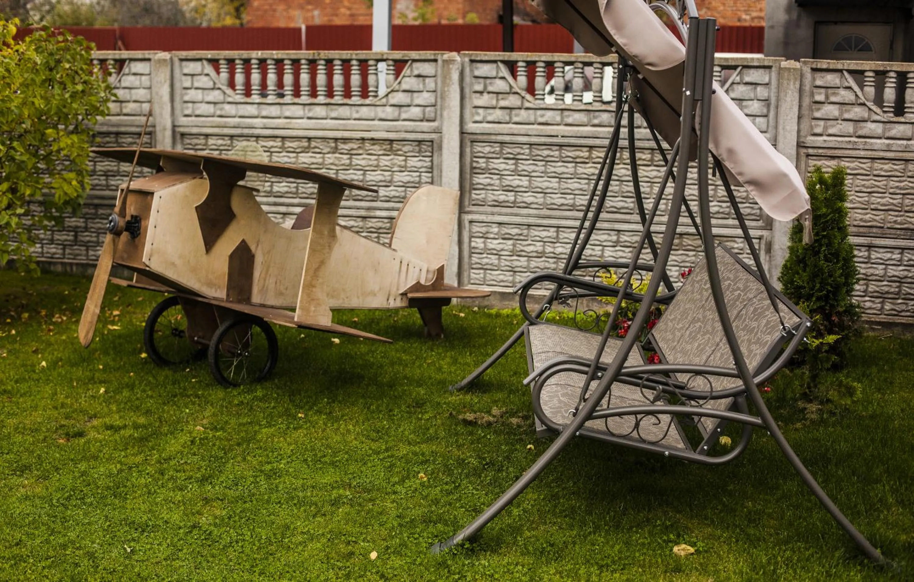 Decorative detail in Biplan Hotel