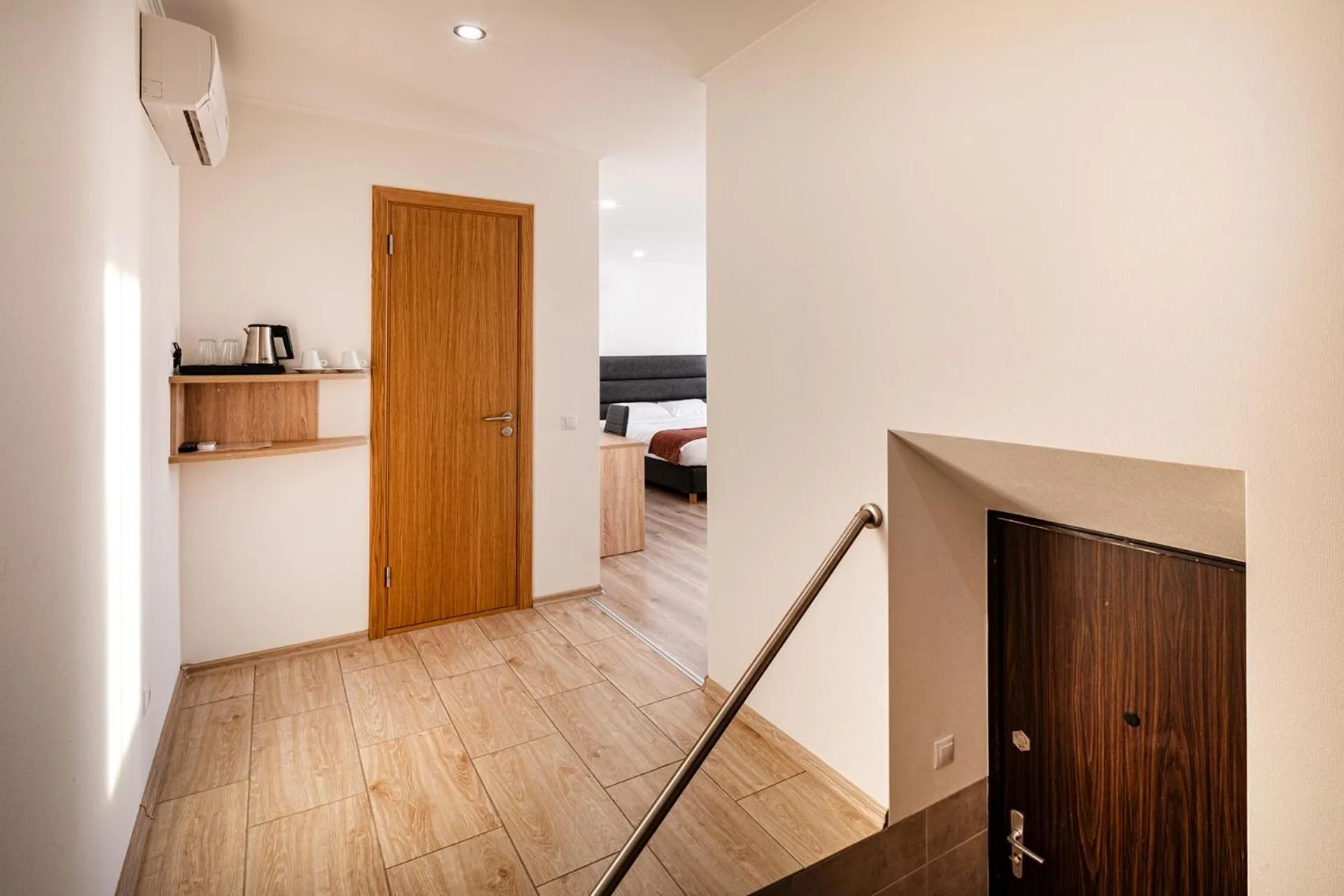 Photo of the whole room in Biplan Hotel