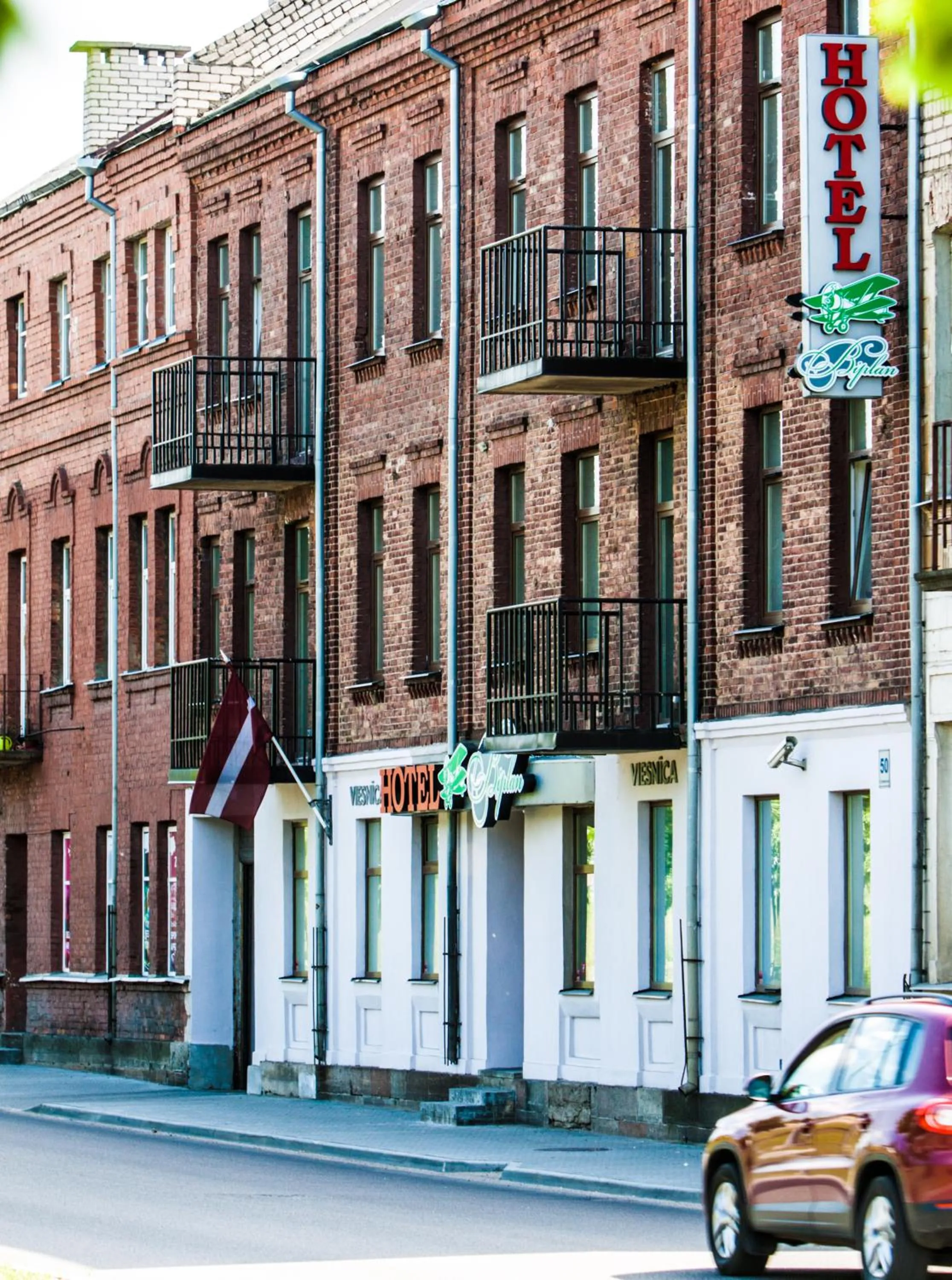 Facade/entrance in Biplan Hotel