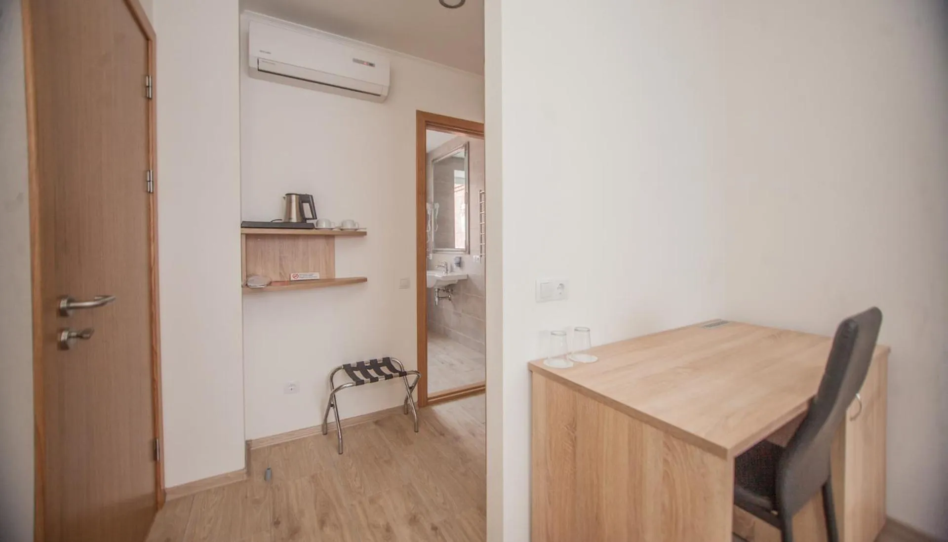 hair dresser in Biplan Hotel