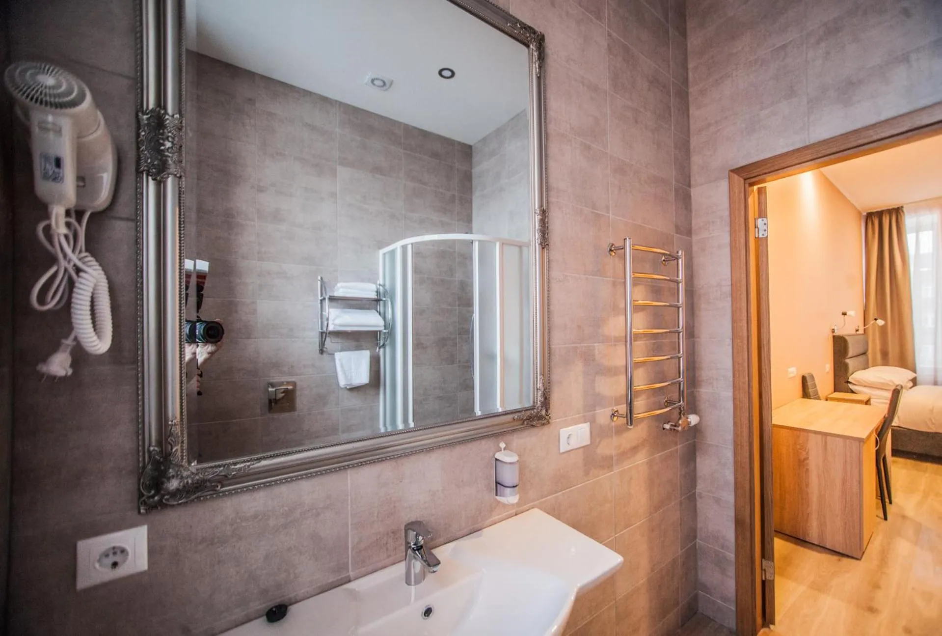 Bathroom in Biplan Hotel