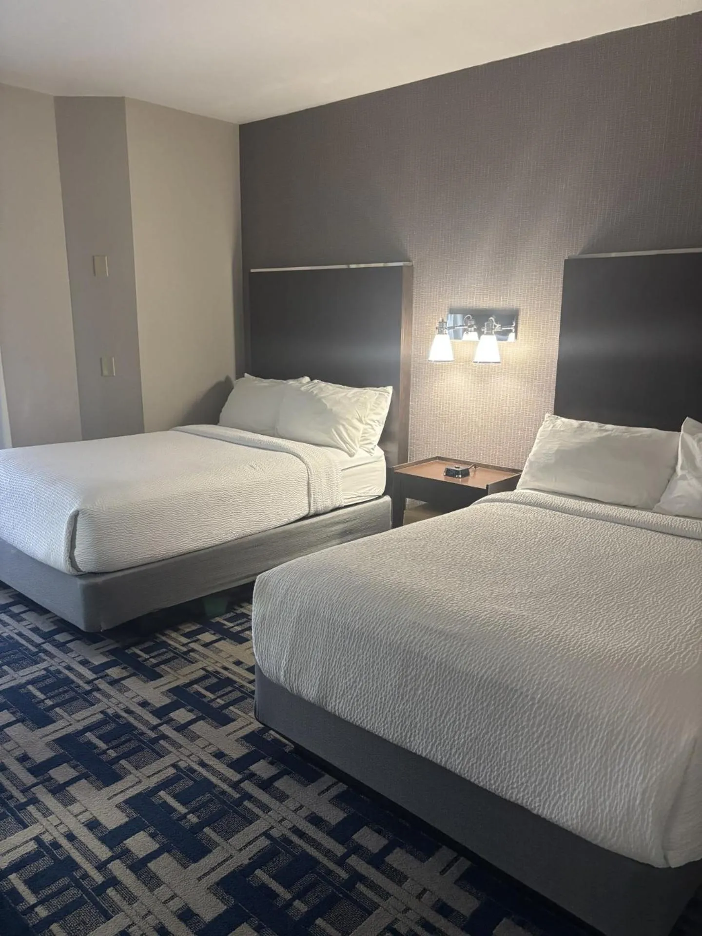 Property building, Bed in Four Points by Sheraton Charlotte - Lake Norman