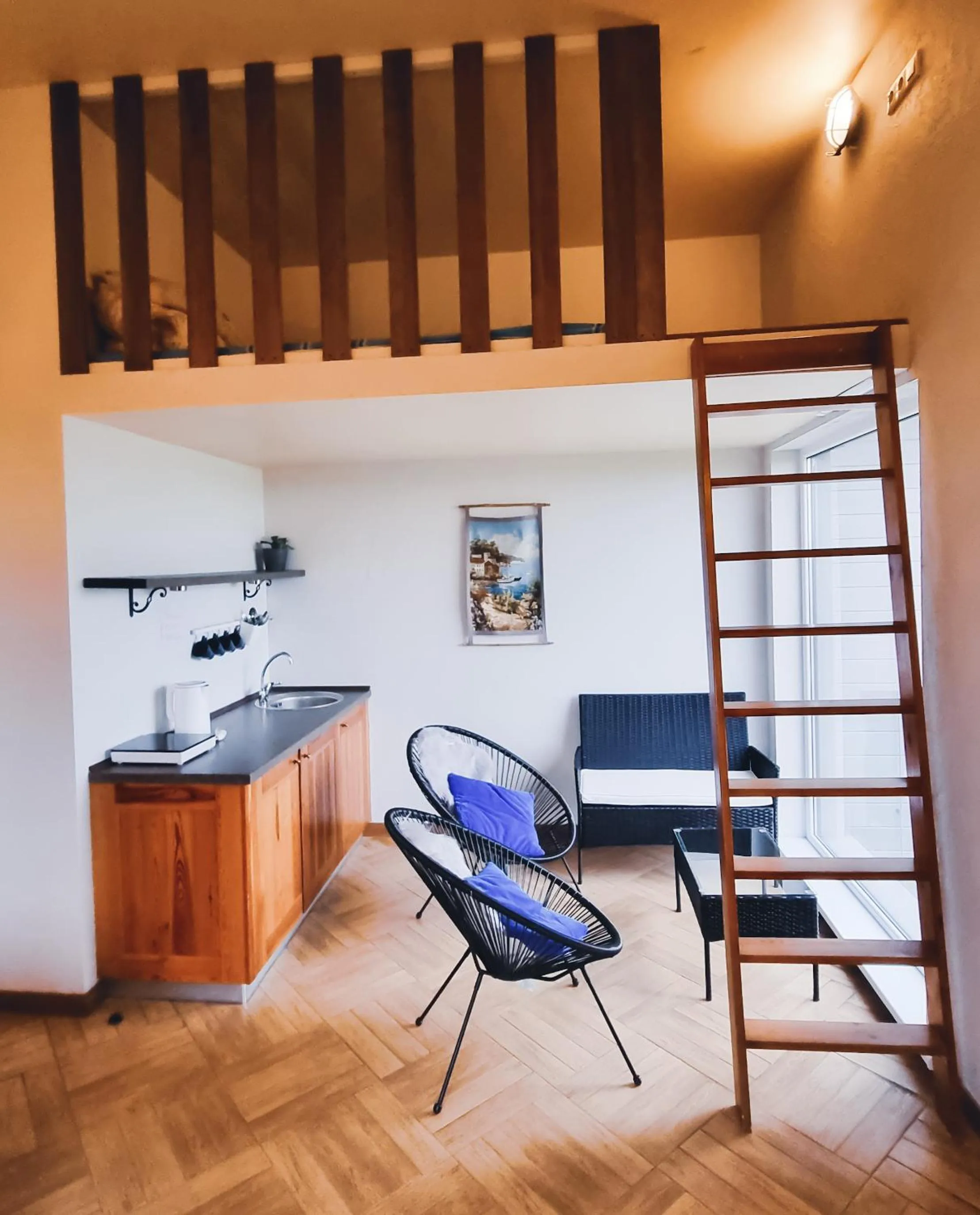 Seating area in Kapteinu Osta