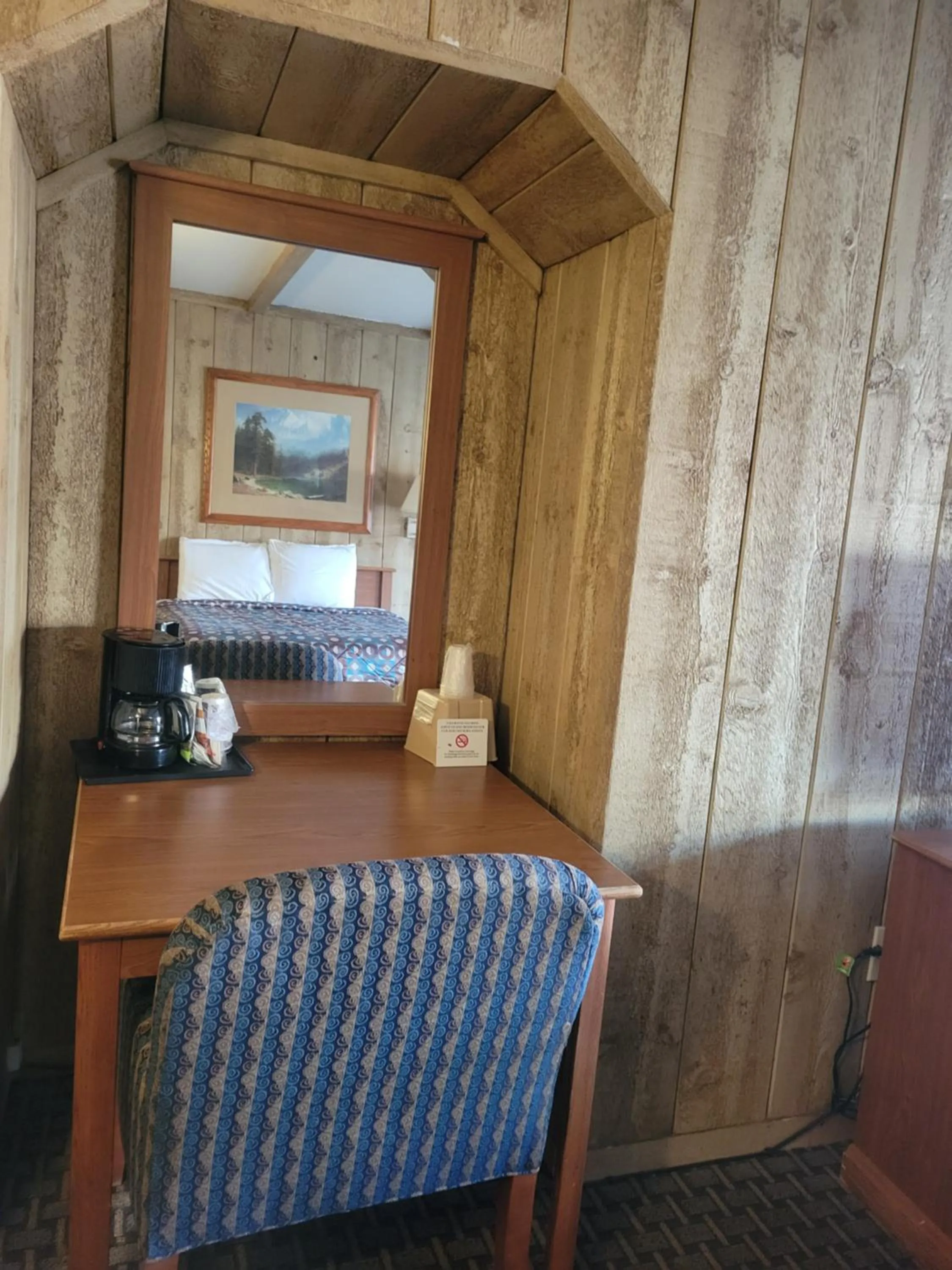 Seating area in Townhouse Motel