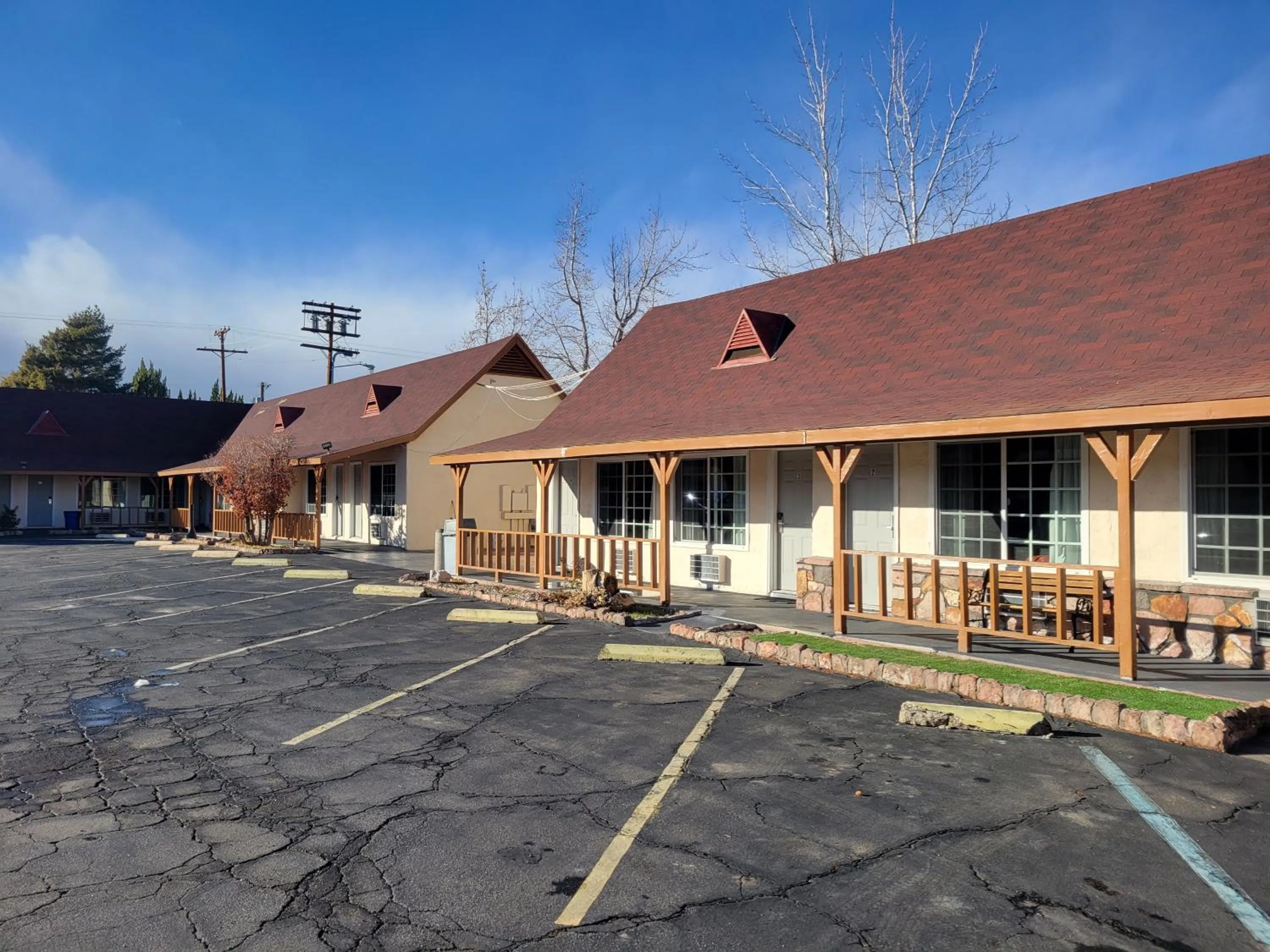 Property building in Townhouse Motel
