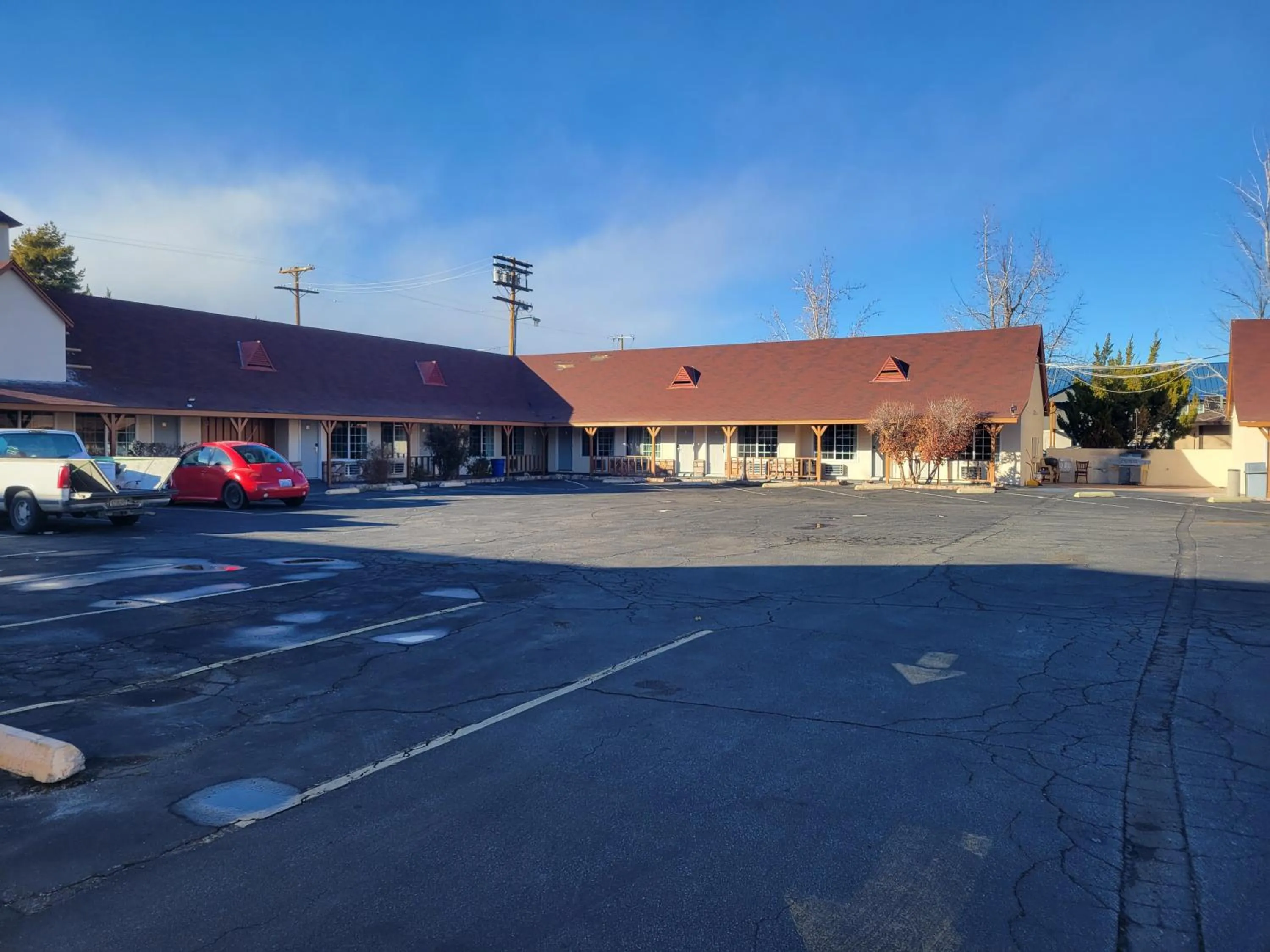 Property building in Townhouse Motel