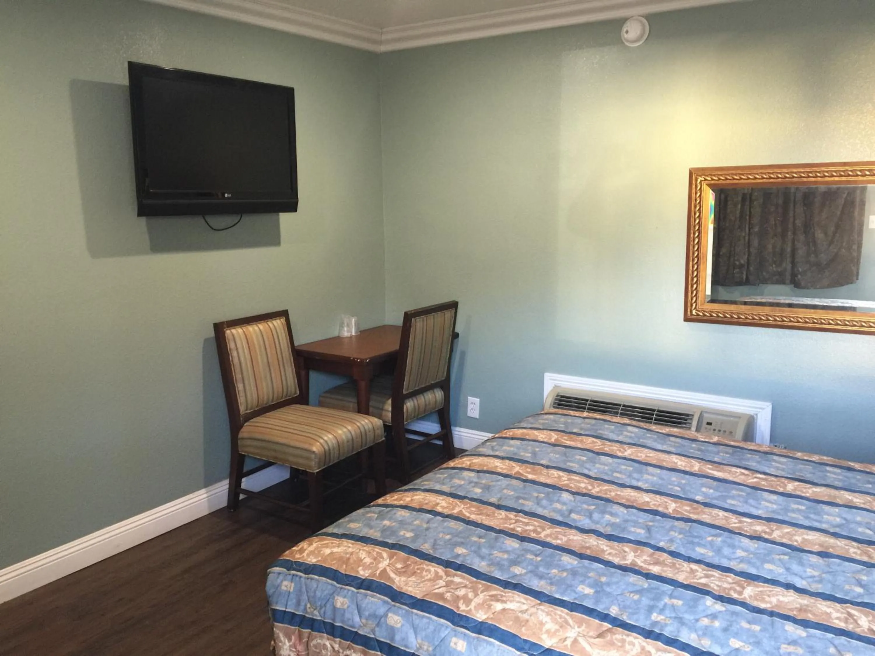 TV and multimedia, Bed in Park Motel