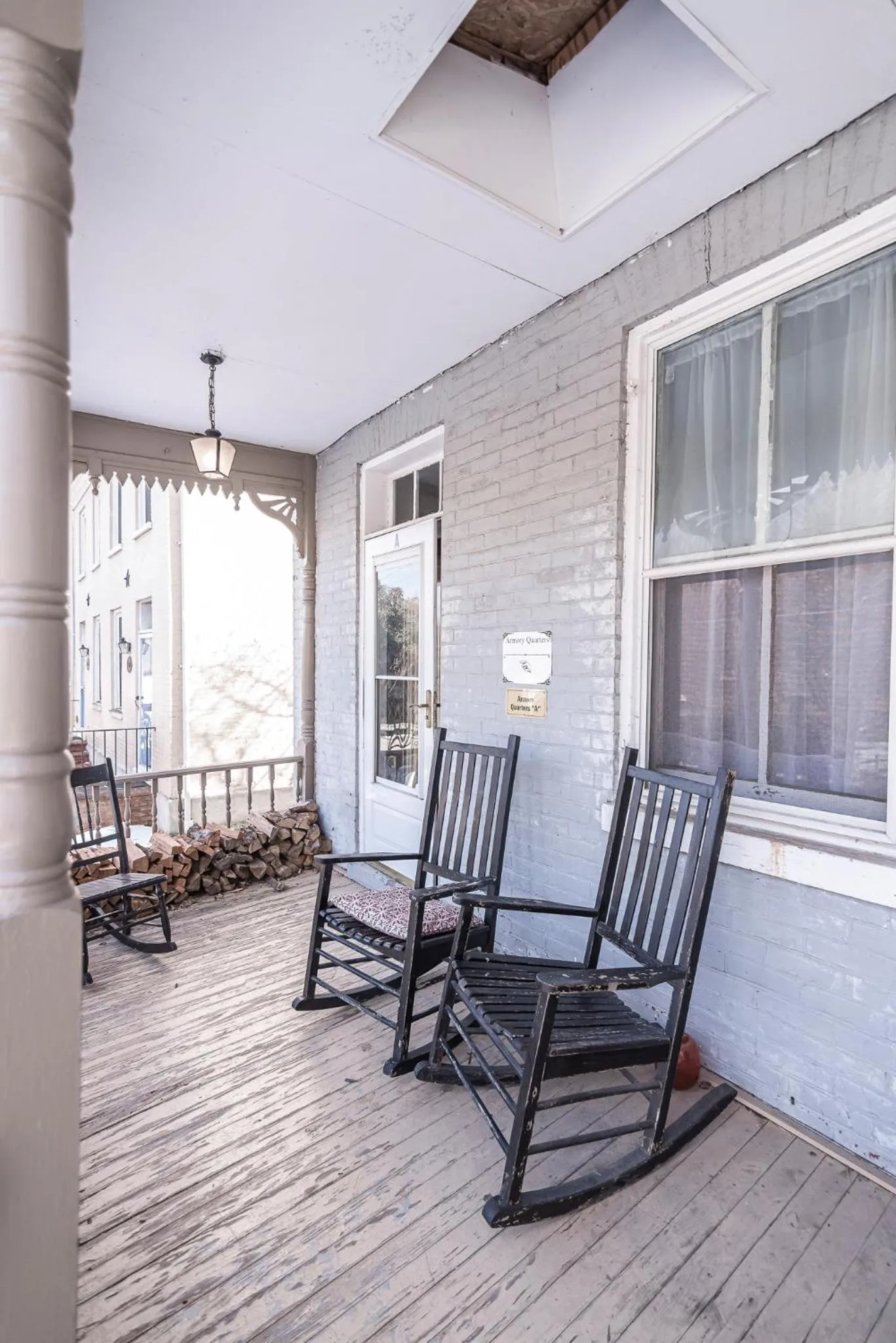 Facade/entrance in Armory Quarters A