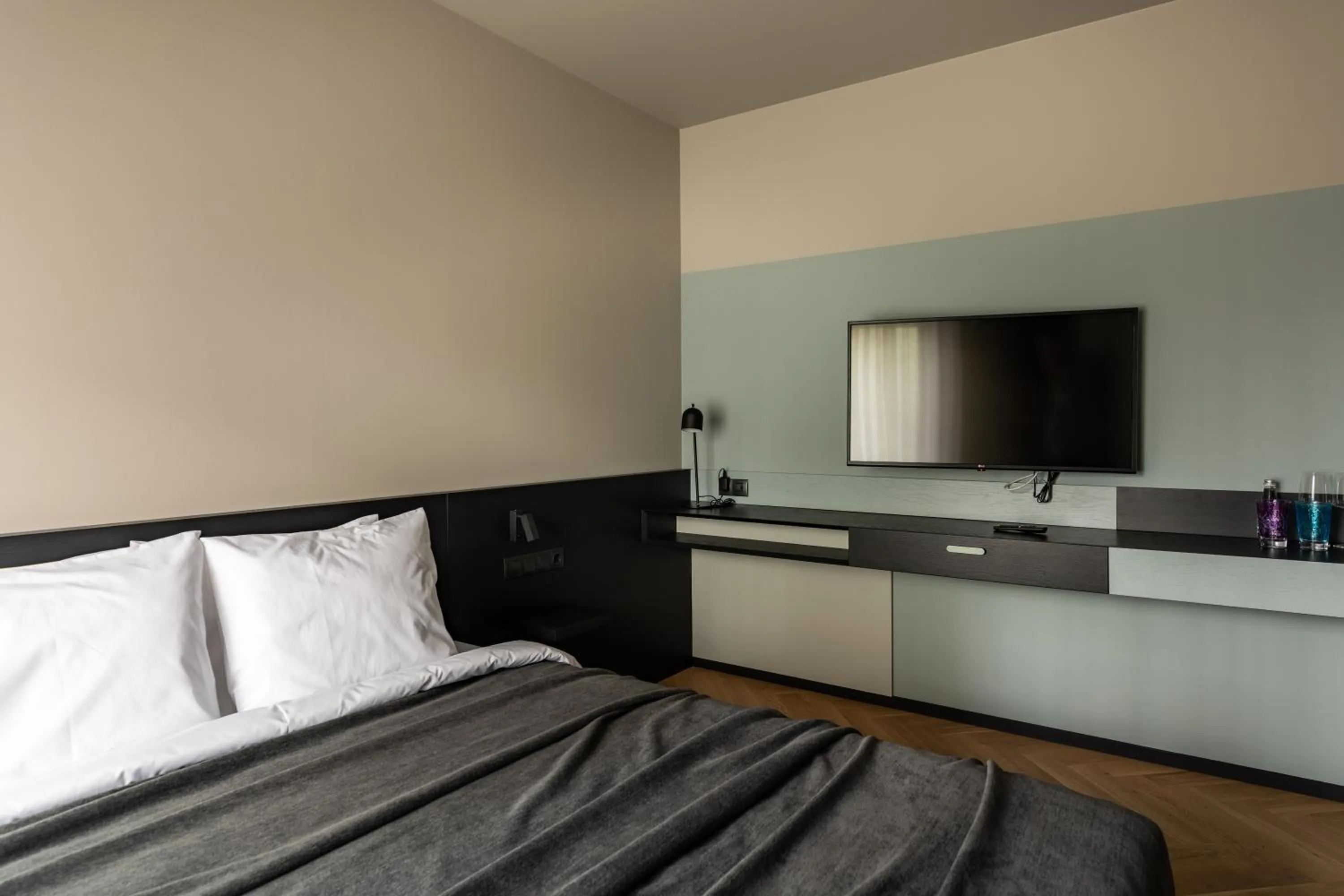 Bed in Maestro Design Hotel