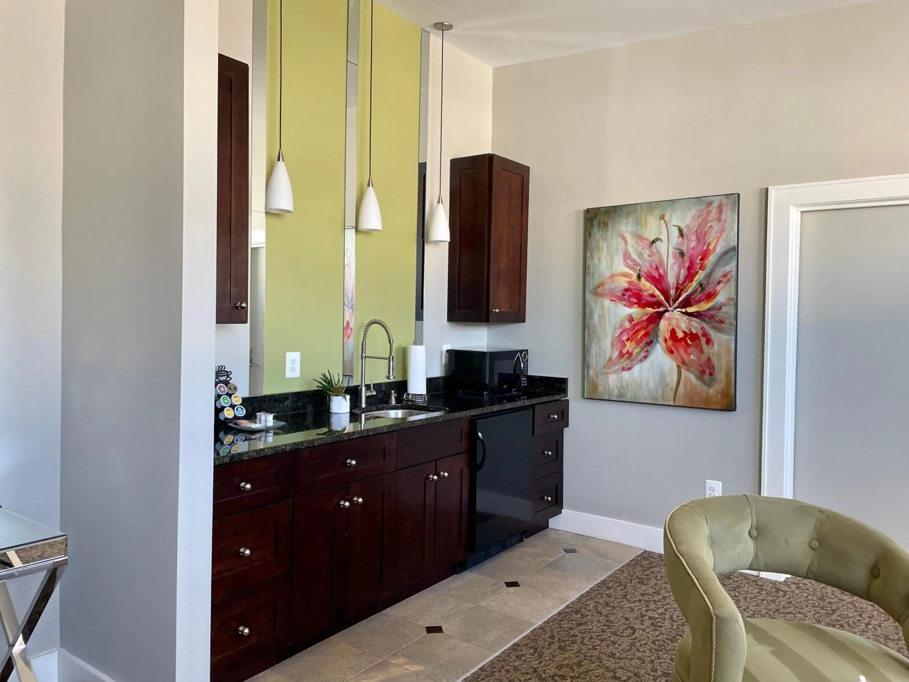 Kitchen or kitchenette in Culpeper Center Suites
