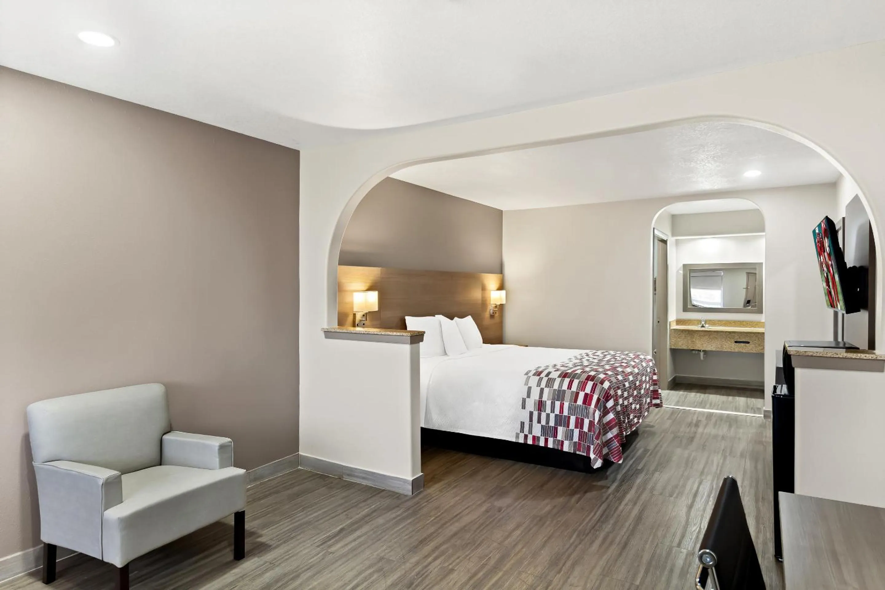 Bedroom, Bed in Red Roof Inn Stafford, TX