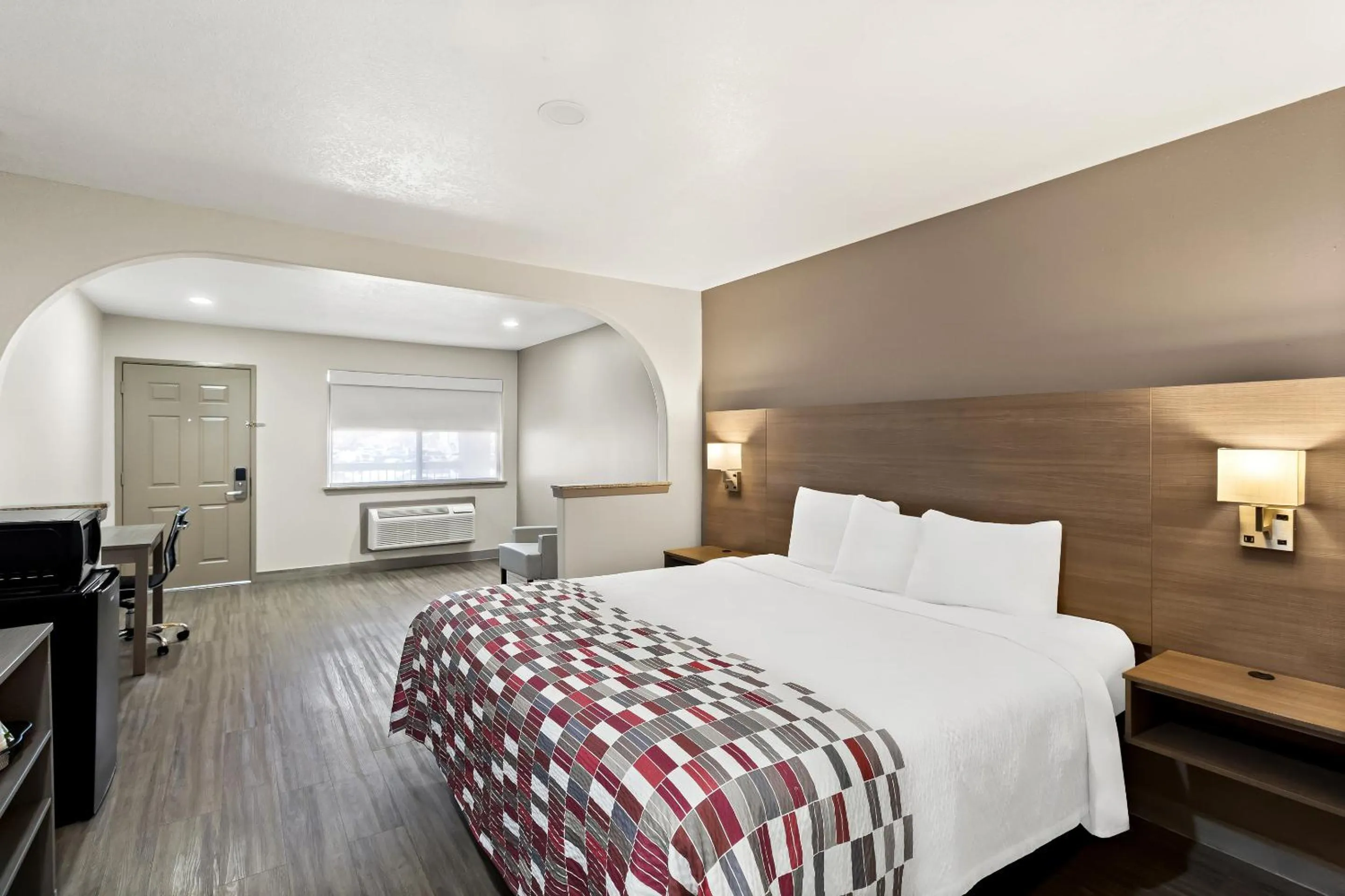 Bedroom, Bed in Red Roof Inn Stafford, TX