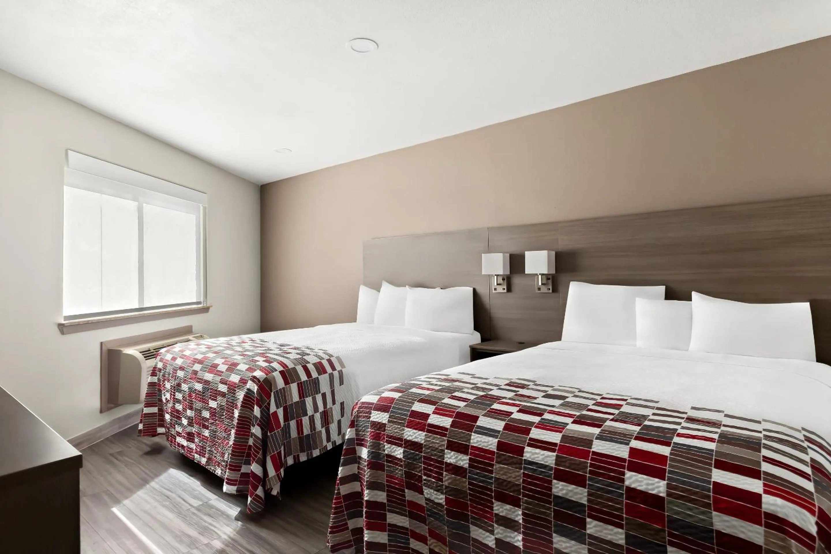 Bedroom, Bed in Red Roof Inn Stafford, TX