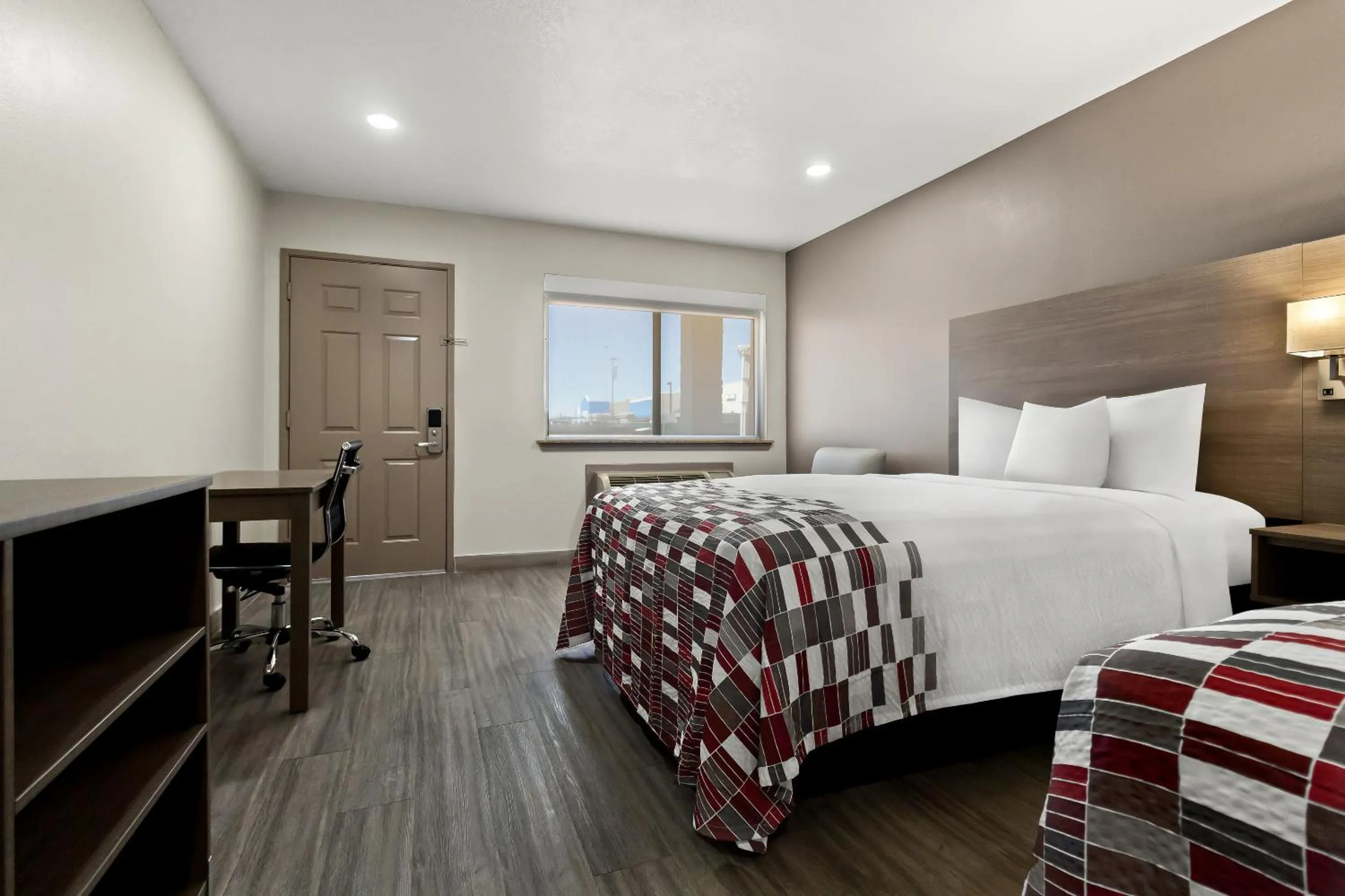 Bedroom, Bed in Red Roof Inn Stafford, TX